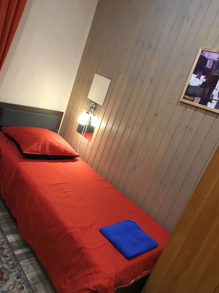 Economy Twin Room, No Windows