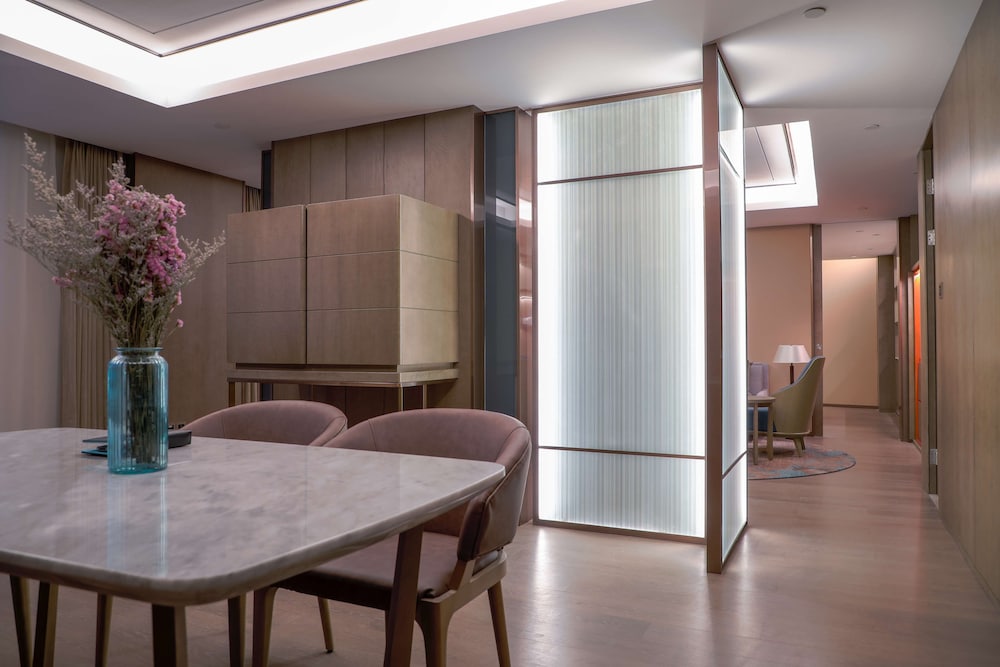 Suite (Specialty)