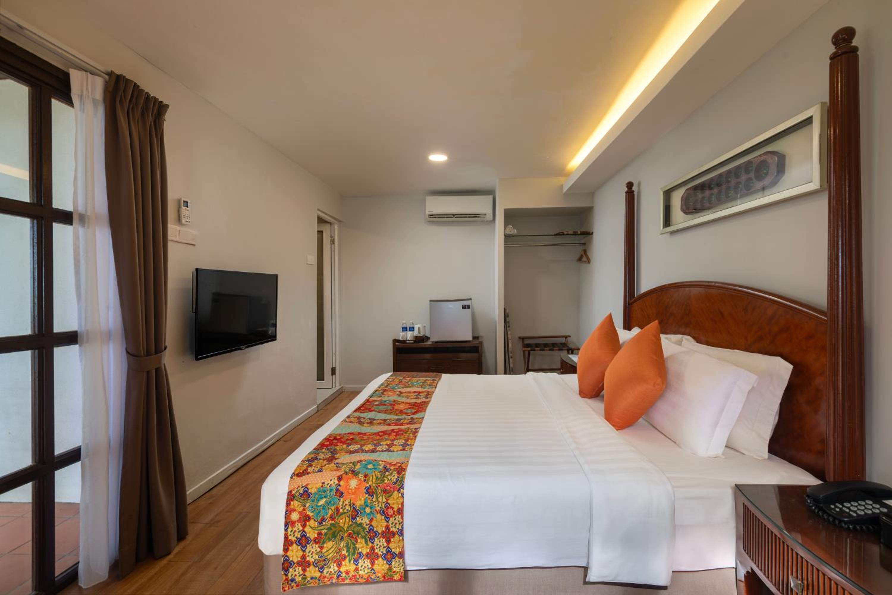 BEACH CHALET SEAVIEW