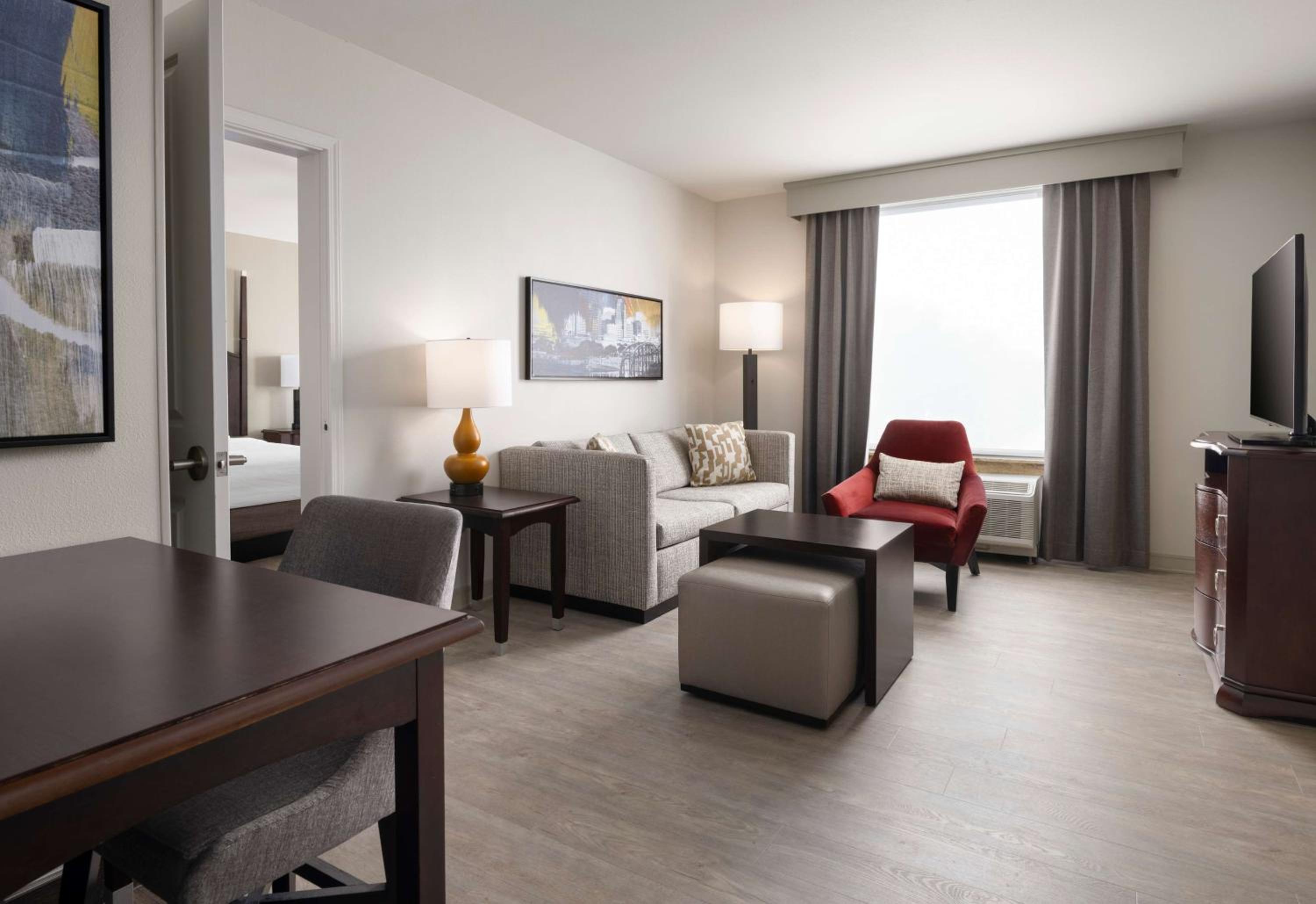 One-Bedroom Queen Suite with Two Queen Beds - Non-Smoking