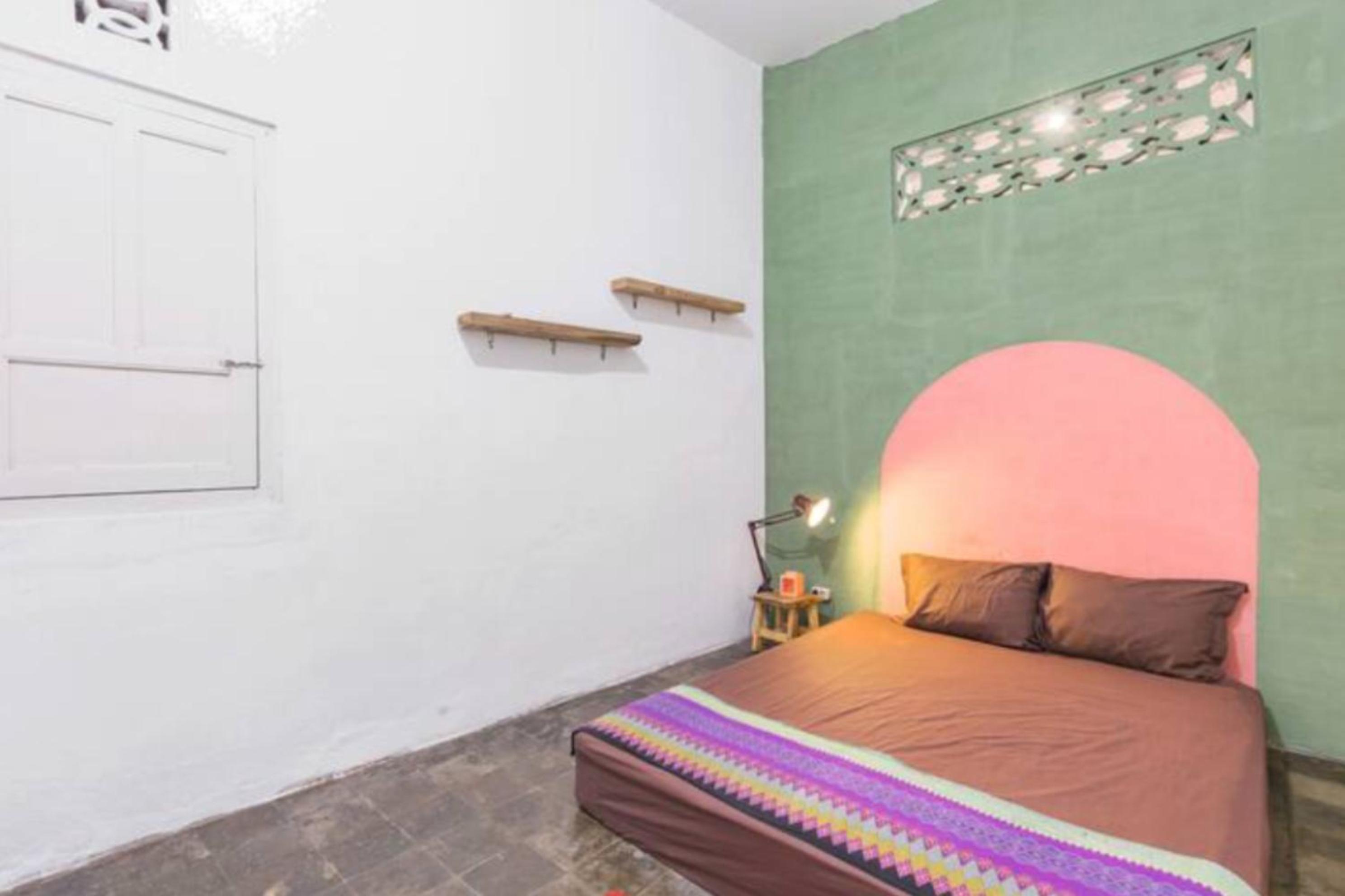 Queen Room with Shared Bathroom