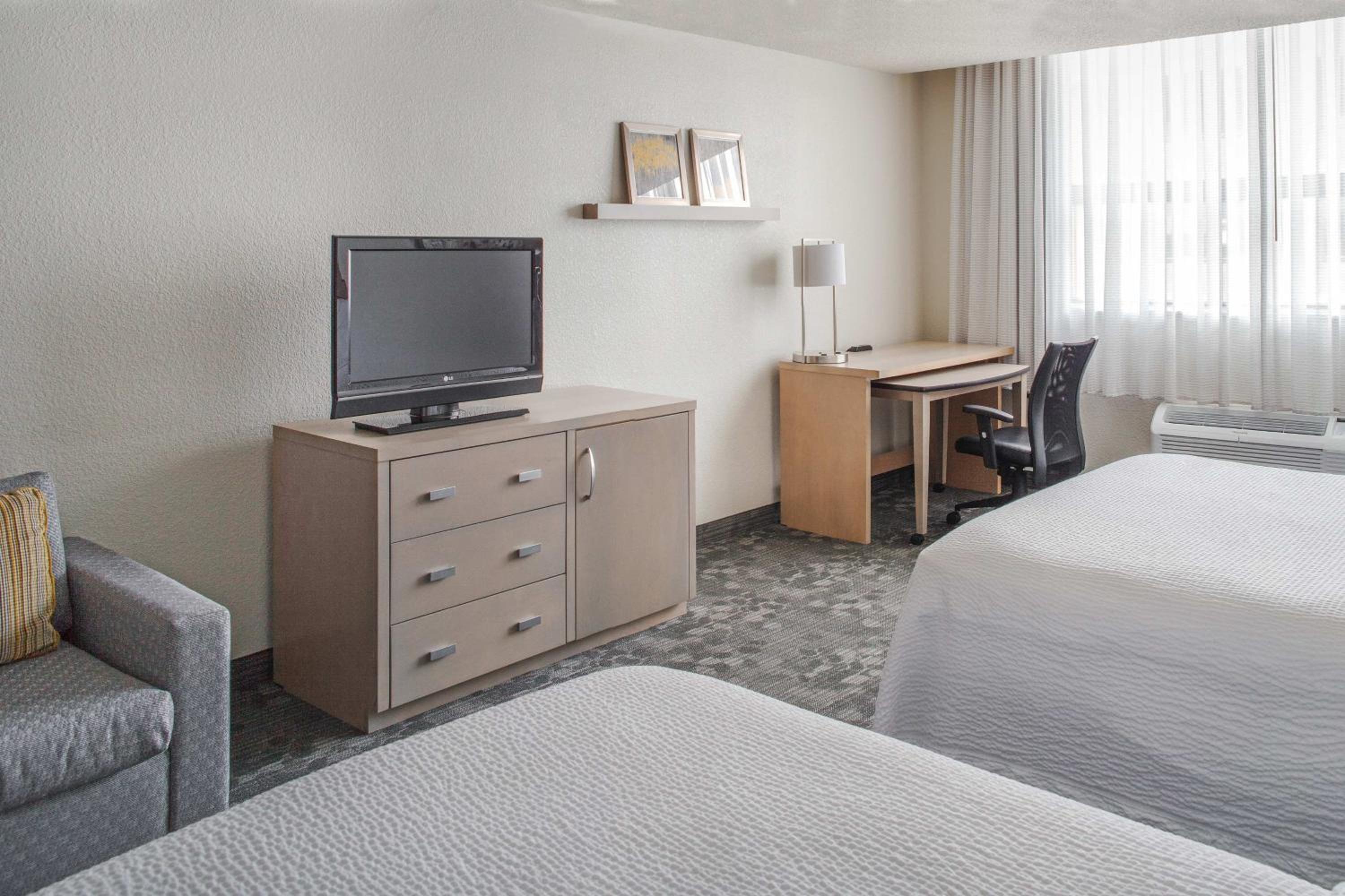 Deluxe Double Room with Two Double Beds - Hearing Accessible