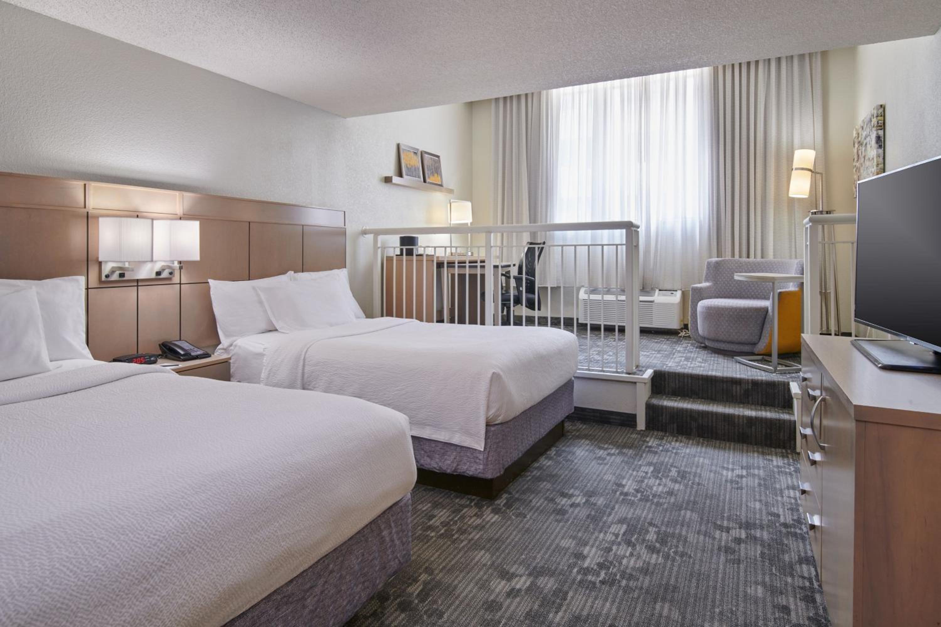 Deluxe Queen Room with Two Queen Beds - Hearing Accessible