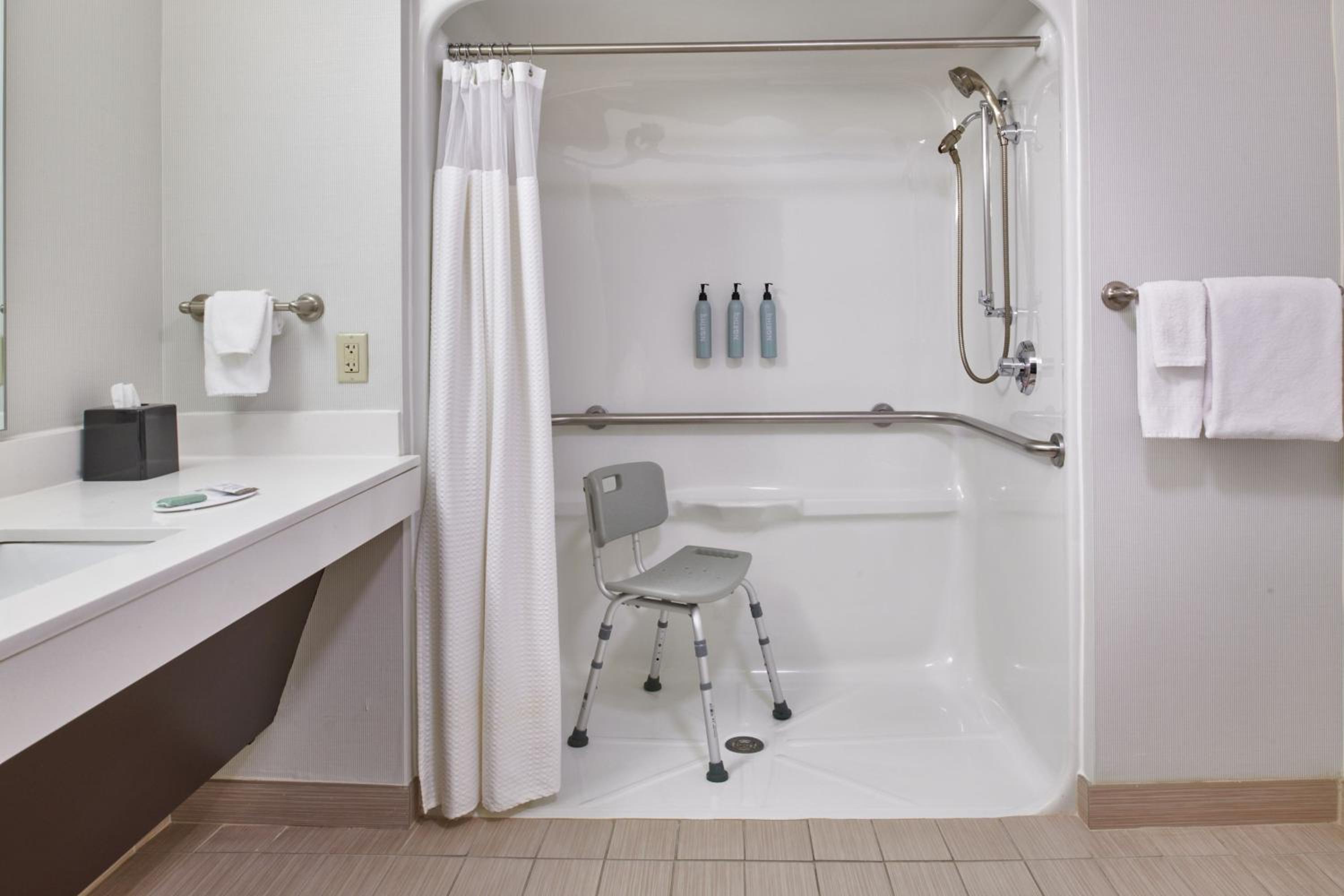 Deluxe Guest room, 2 Double (Mobility & Hearing Accessible w/ Roll-in Shower)