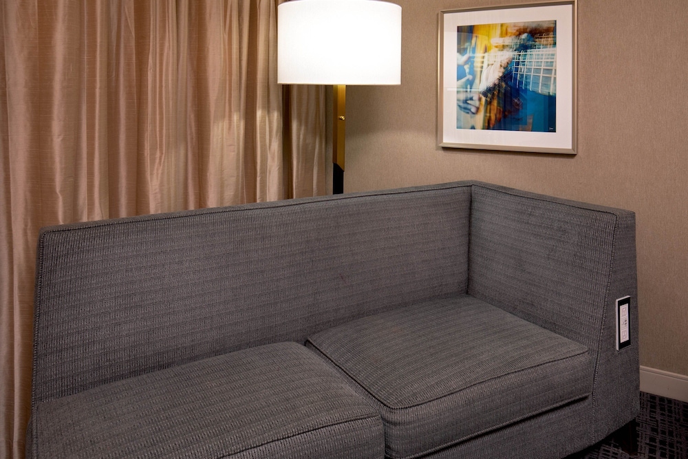 Room, 1 King Bed (Balcony)
