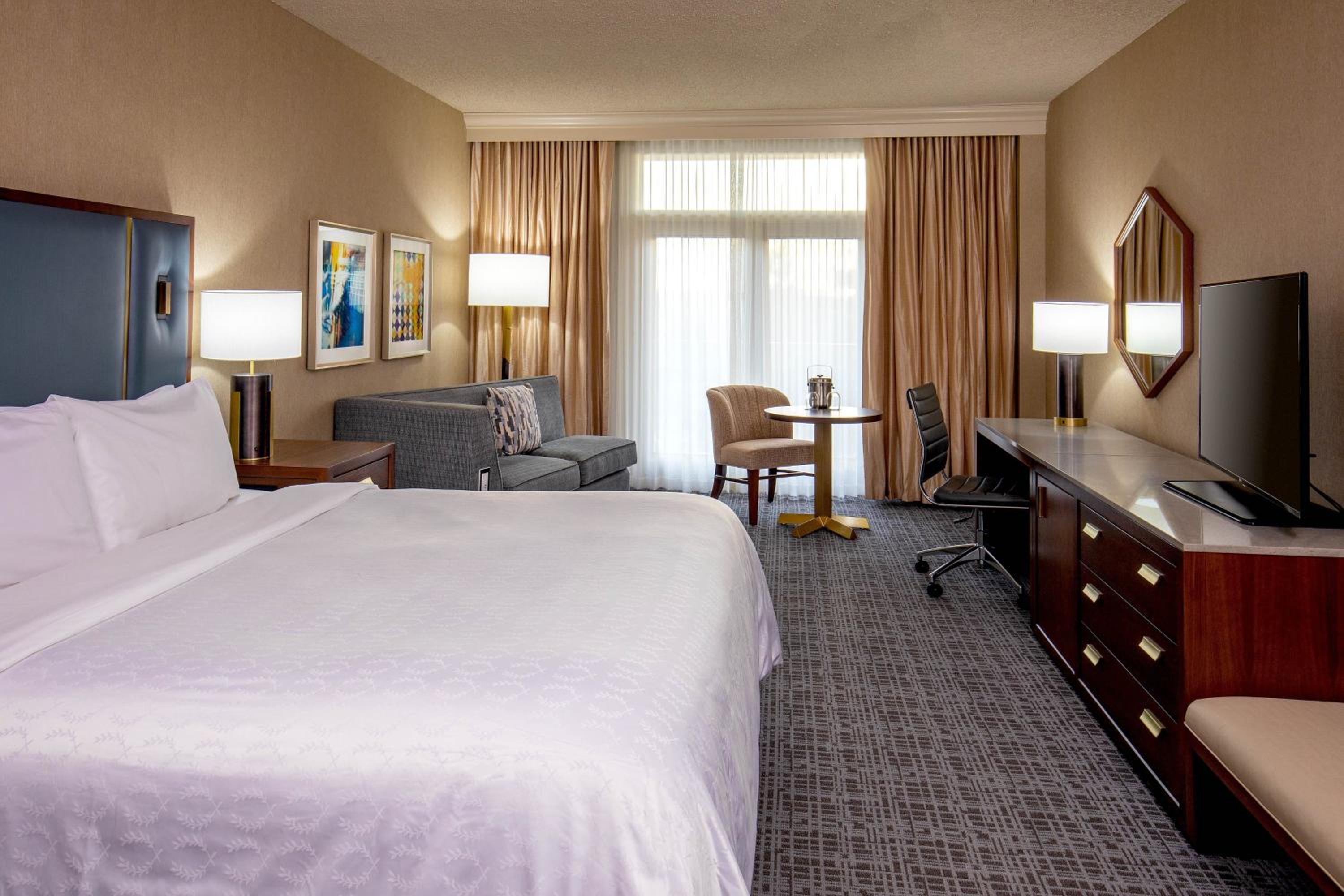 1 KING GUEST ROOM