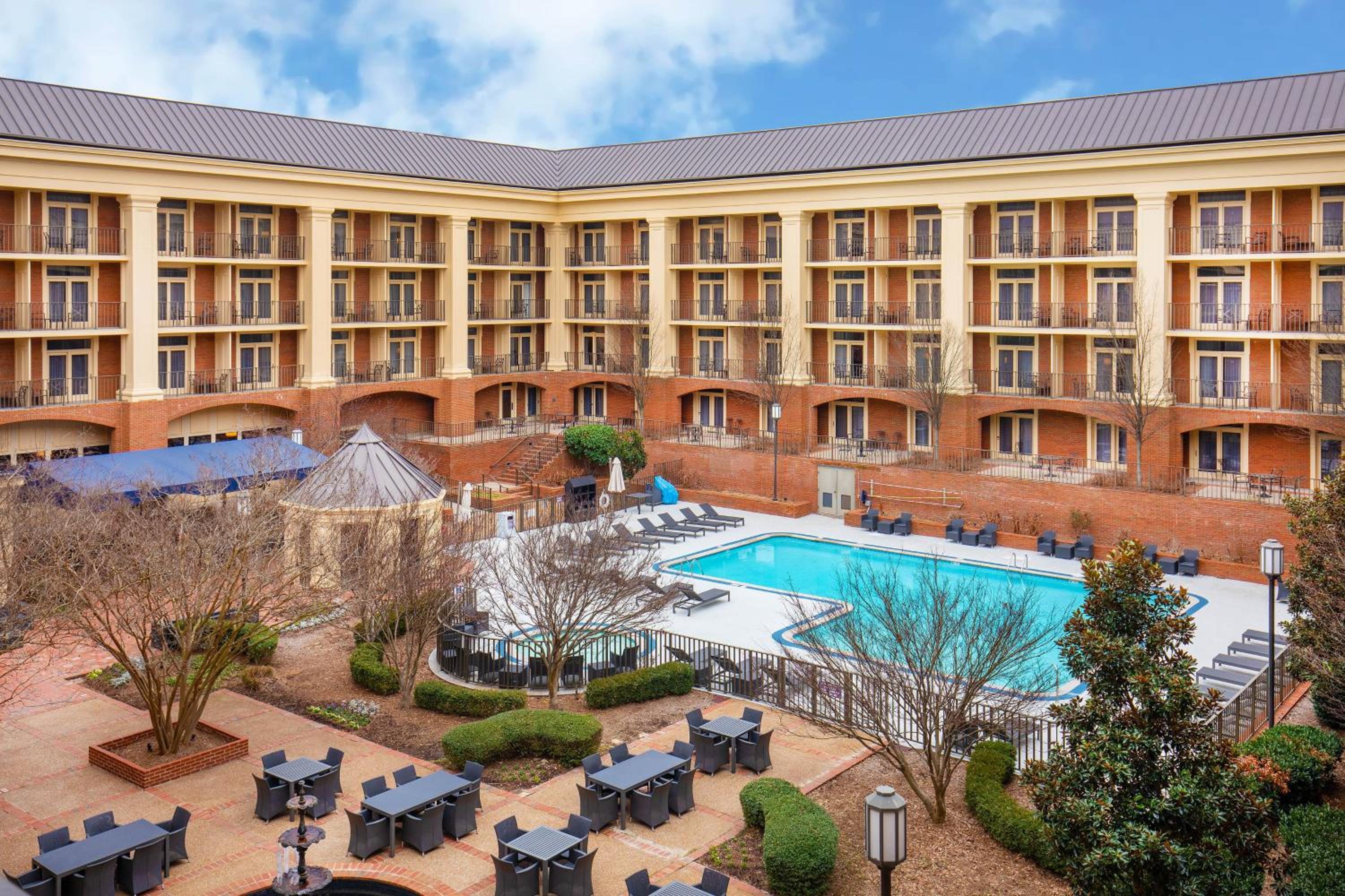 2 Queen Beds, Courtyard View