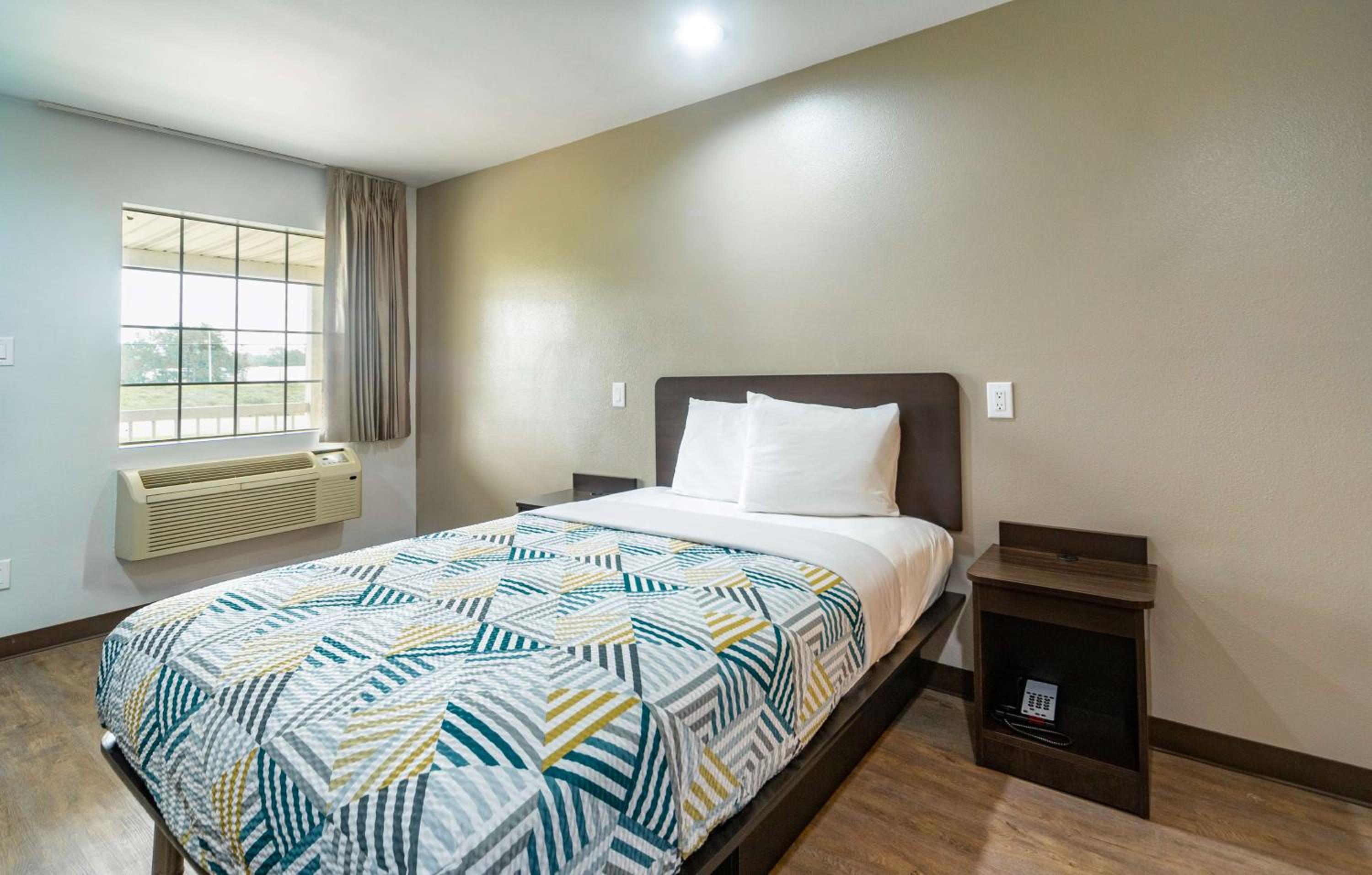 1 Full Bed - Non-Smoking