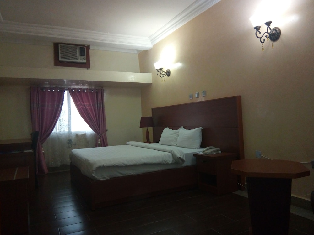 Executive Room, 1 King Bed, Non Smoking, Pool View