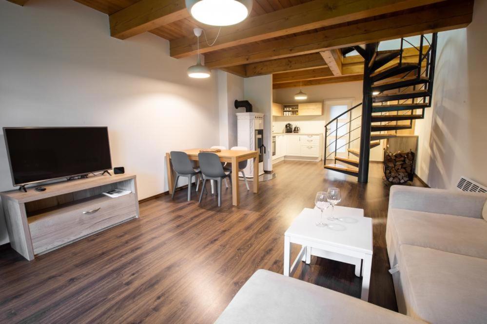 Deluxe Maisonette Apartment with Kitchen and Terrace