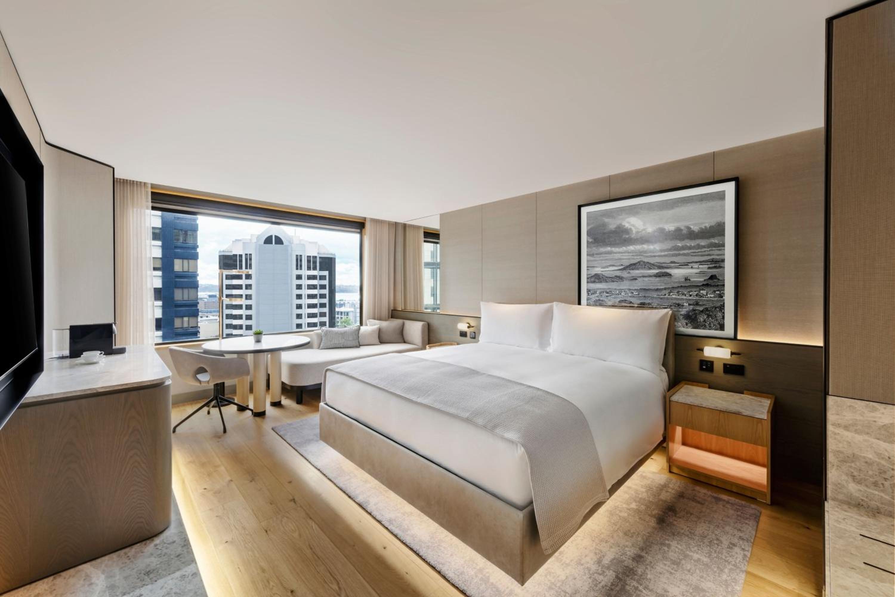 Superior King Room With City View