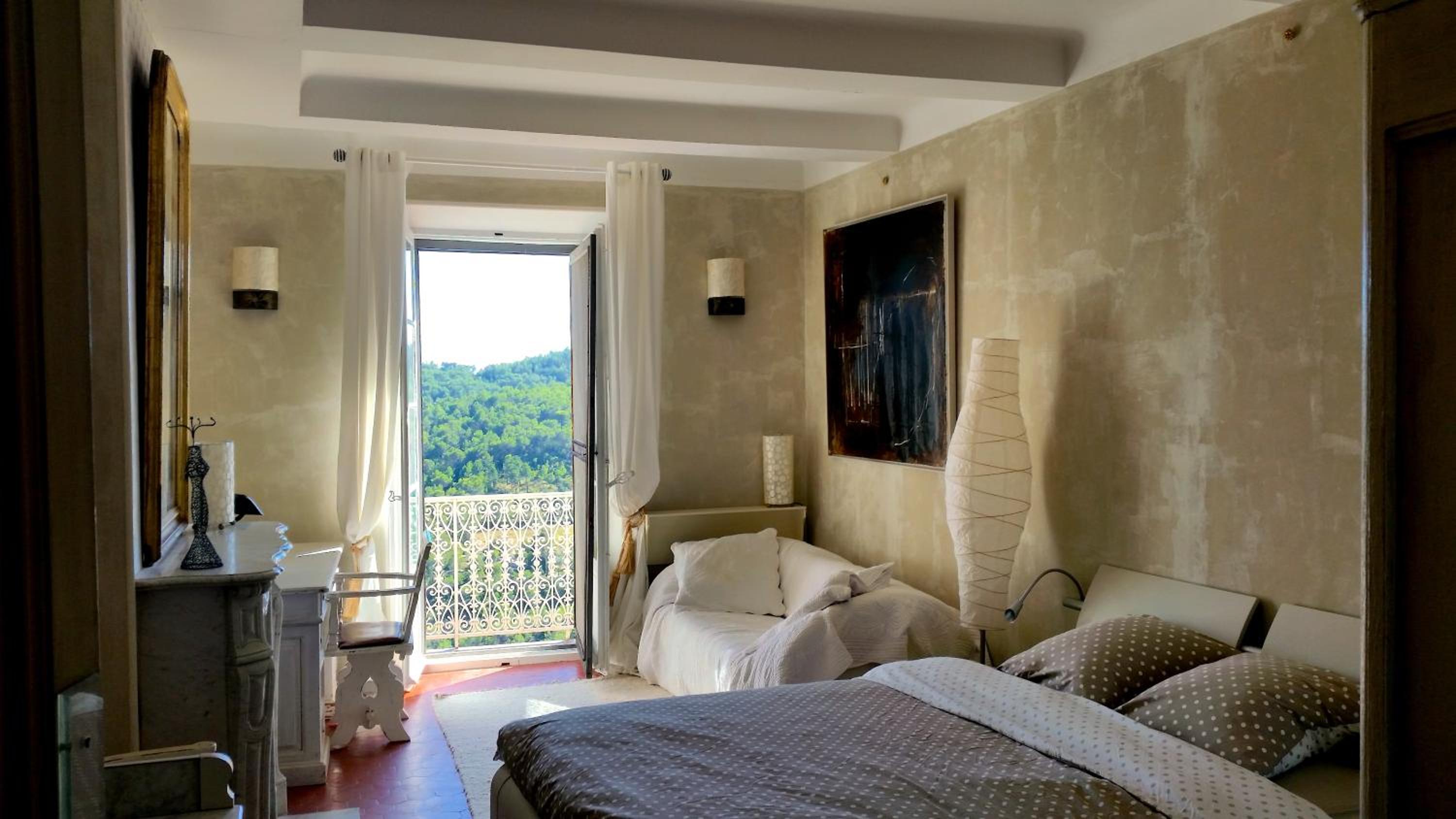Queen Room with Garden View