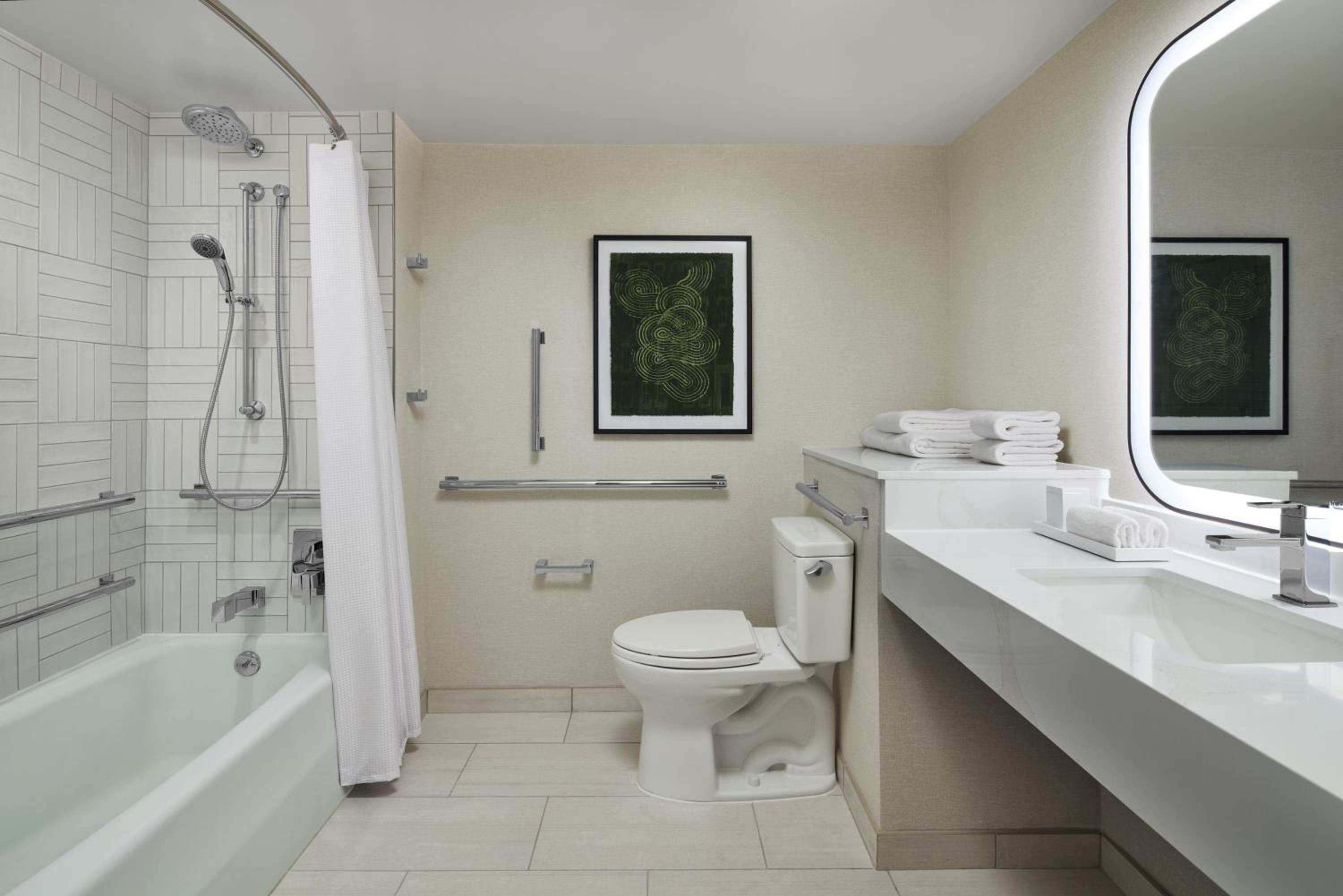 Queen Room with Two Queen Beds with Bath Tub - Mobility Accessible