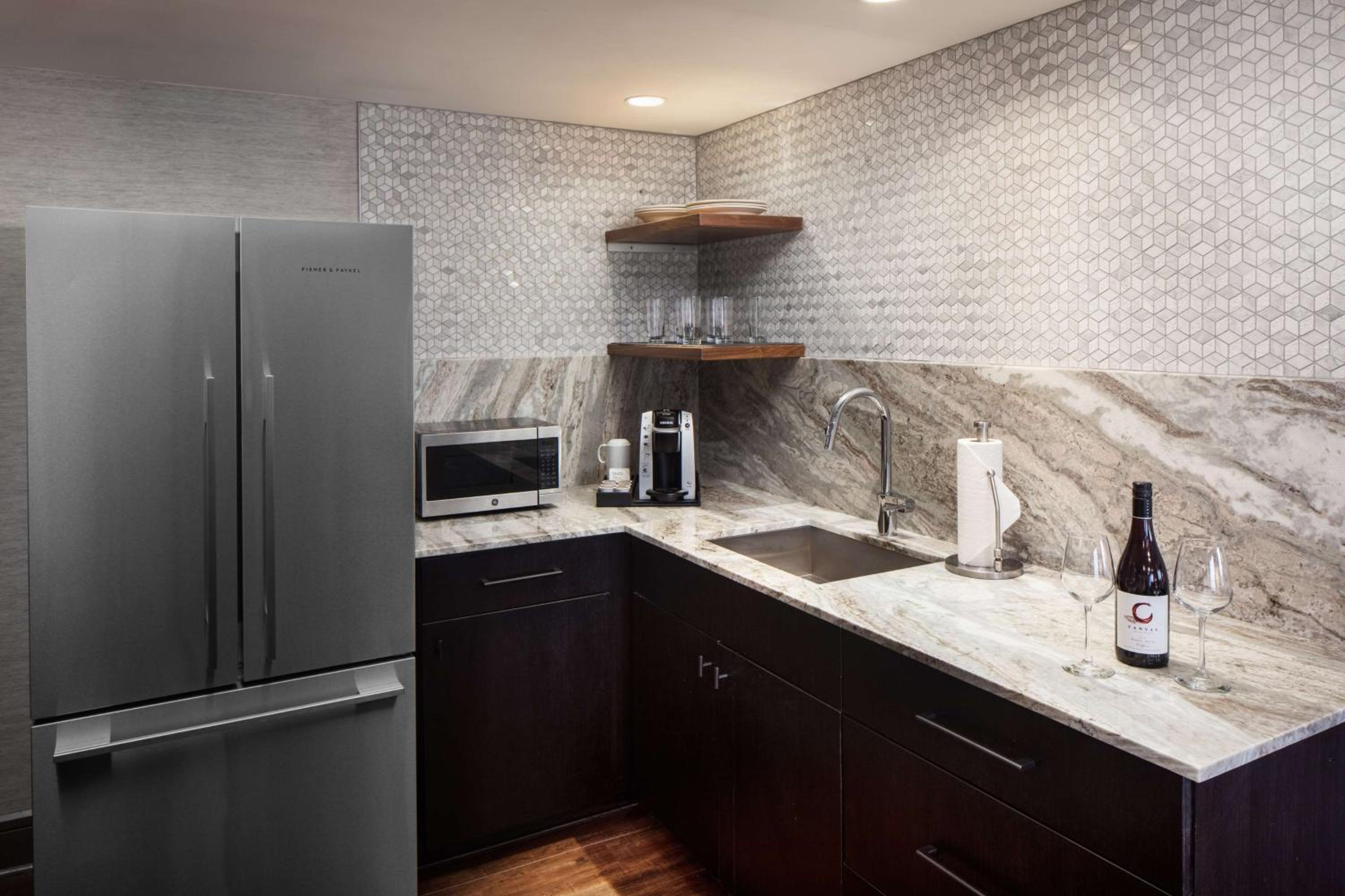 One-Bedroom King Suite