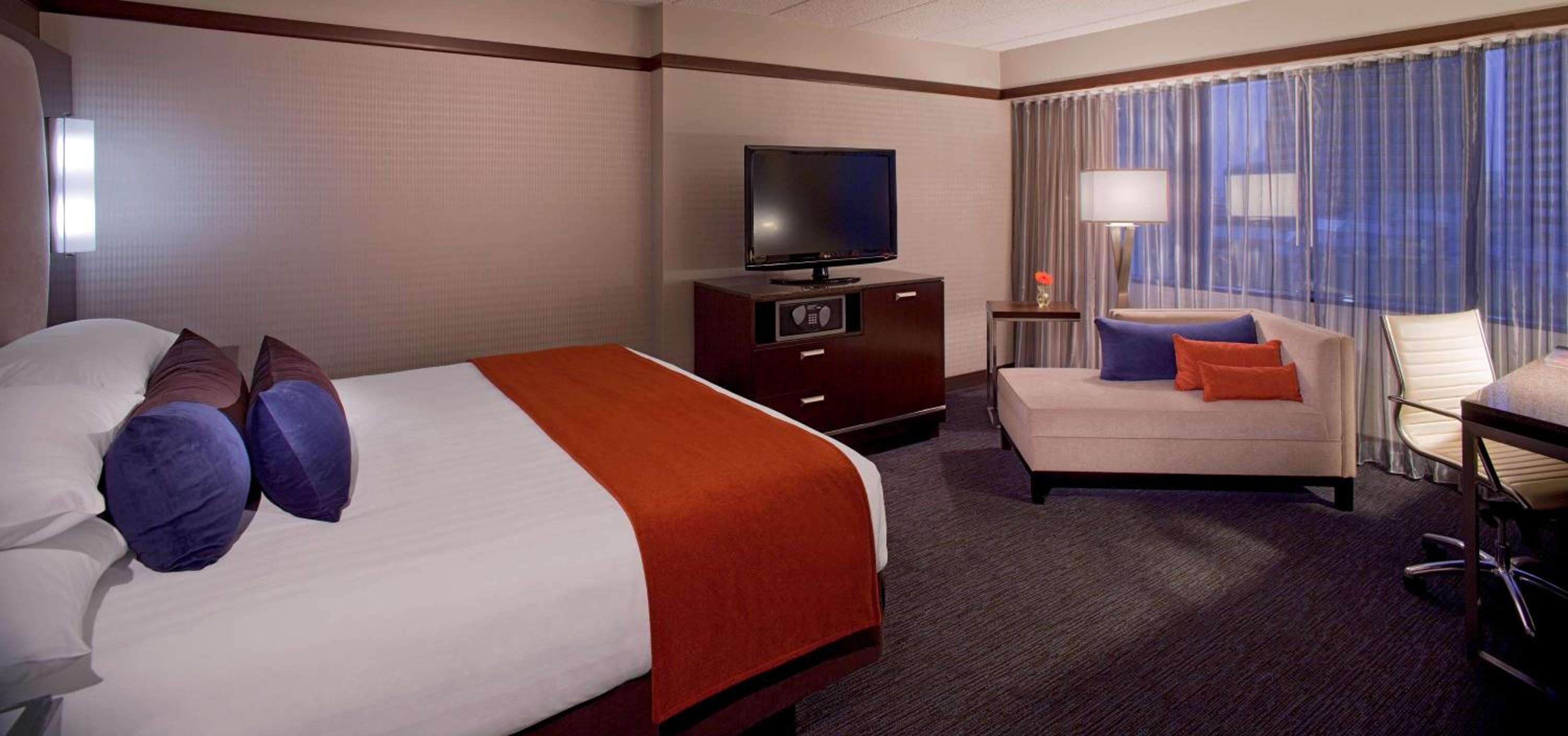 Queen Room with Two Queen Beds and Accessible Tub - Disability Access