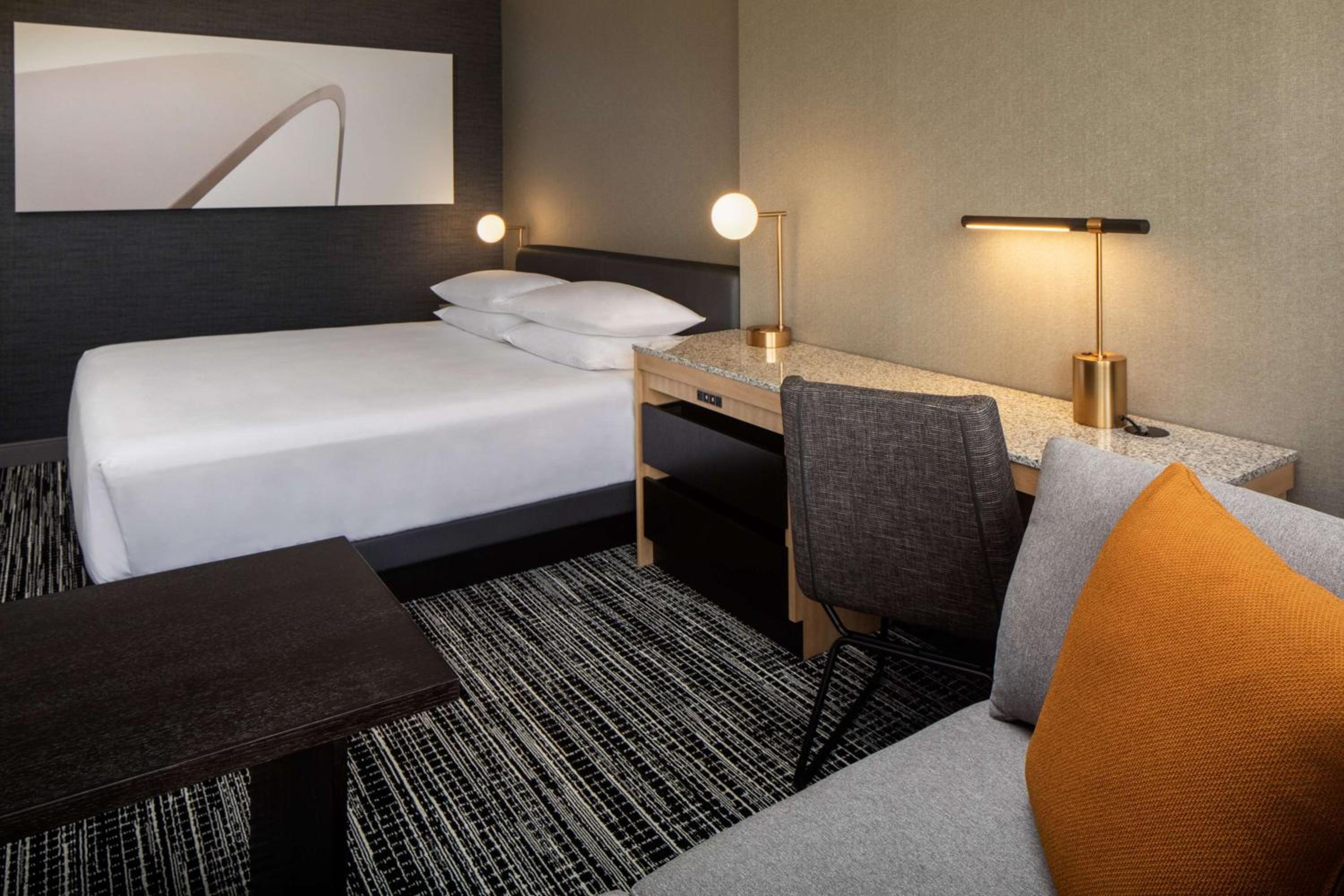 King Room with Accessible Tub - Disability Access
