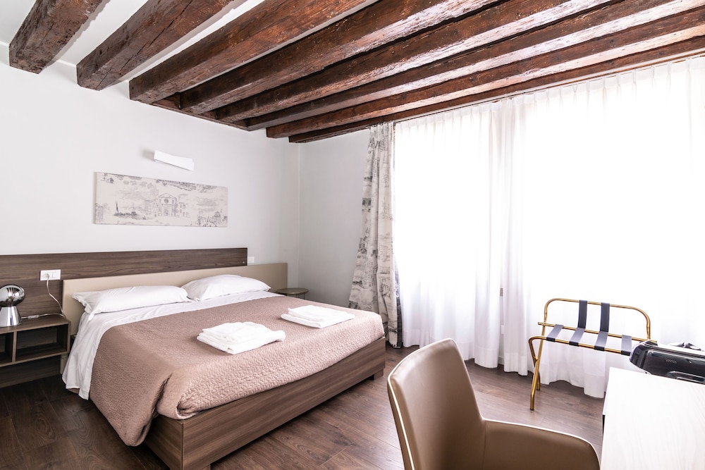 Classic Double Room, 1 Queen Bed, Non Smoking
