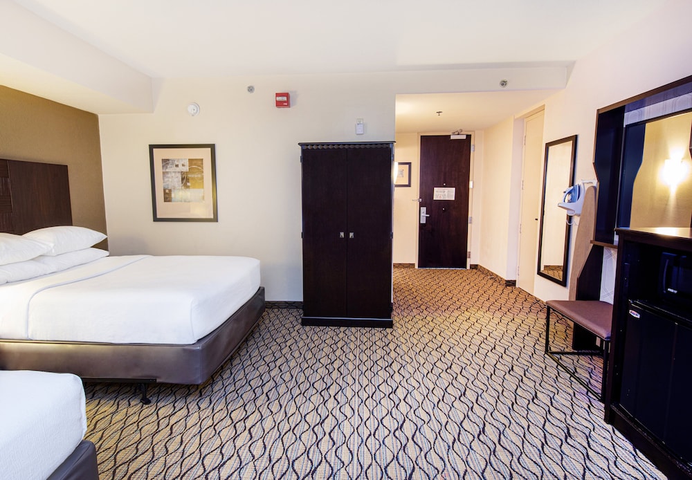 Standard Room, 2 Queen Beds, Mobility Accessible (Roll-In Shower)