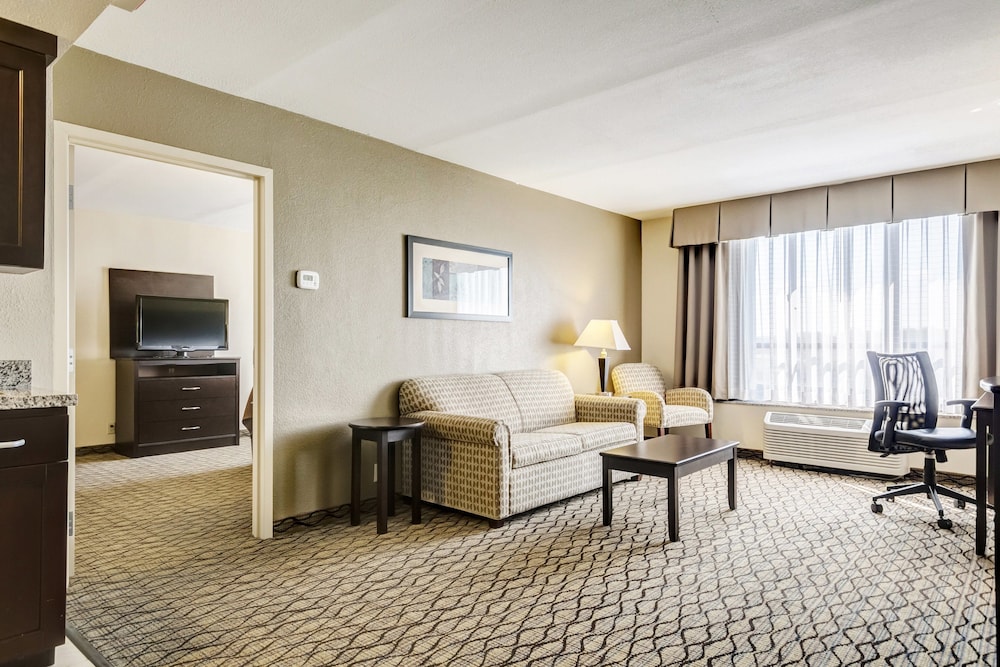Suite, 1 Bedroom, Accessible (Communications, Accessible Tub)
