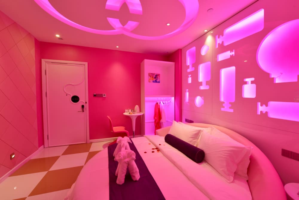 Classic Double Room with Round Bed
