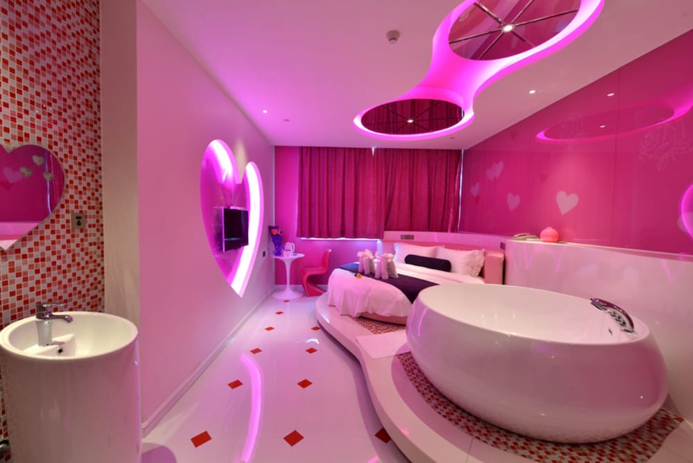 Premium Double Room with Round Bed