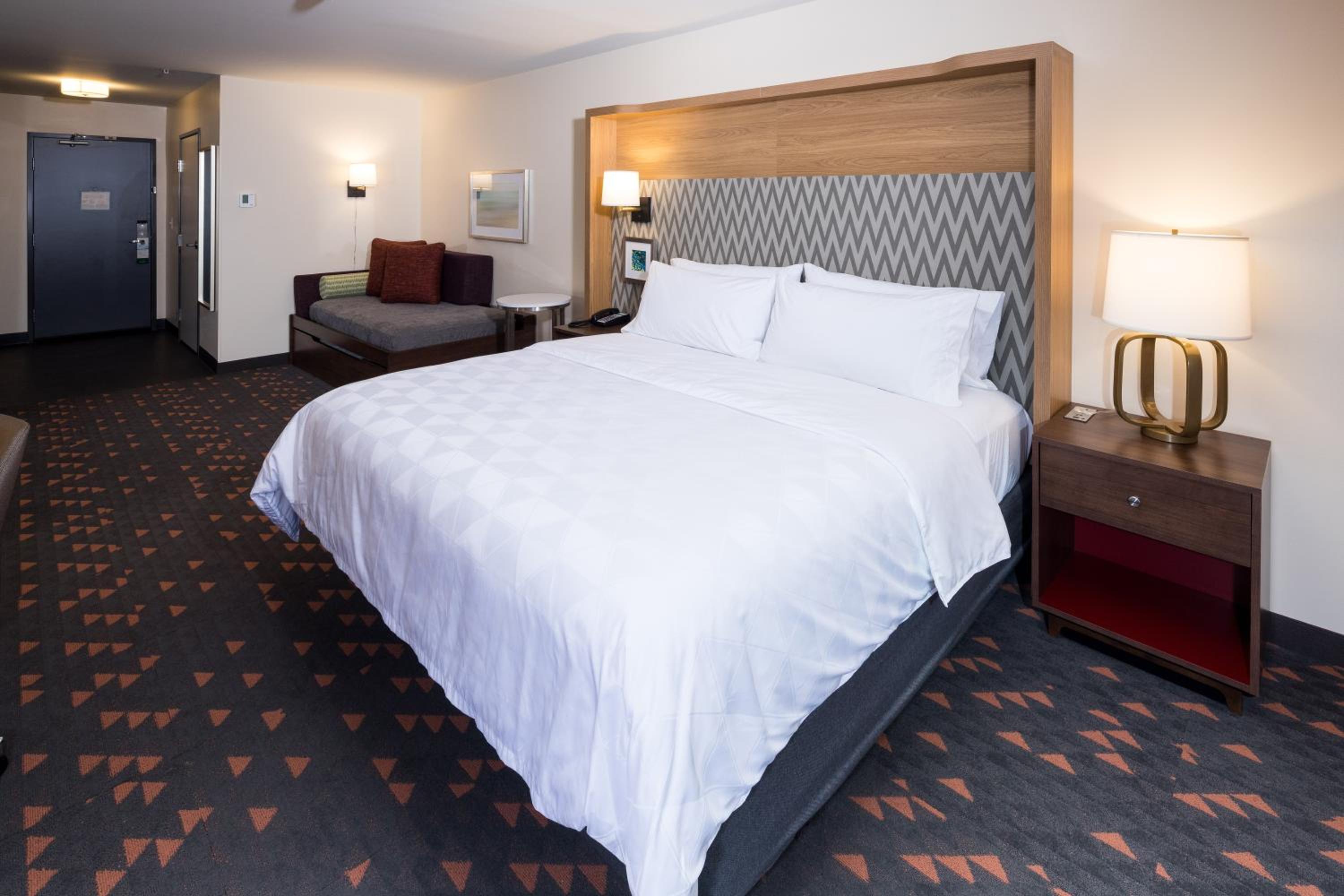 King Room with Sofa Bed - Non-Smoking