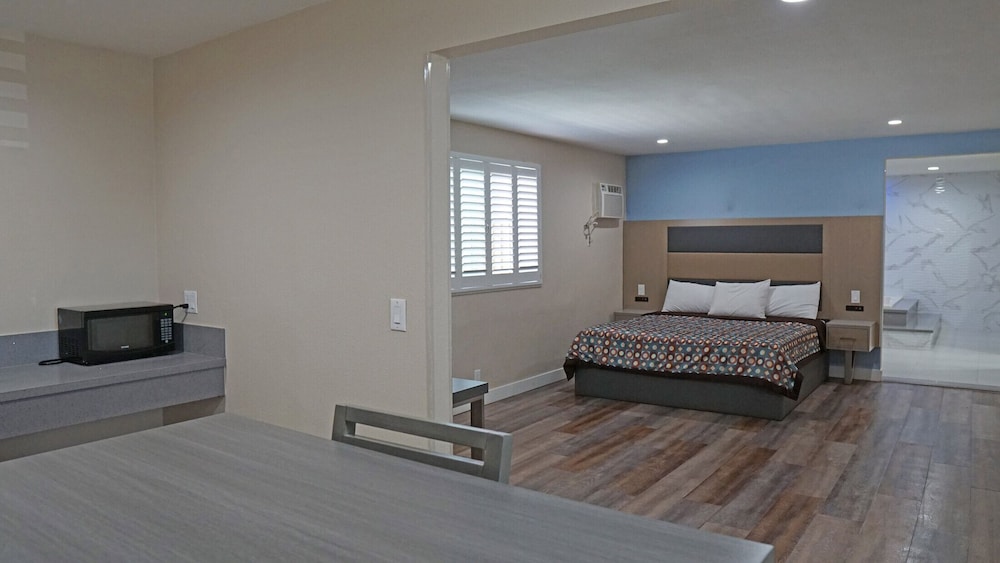 Honeymoon Room, 1 King Bed, Non Smoking, Jetted Tub