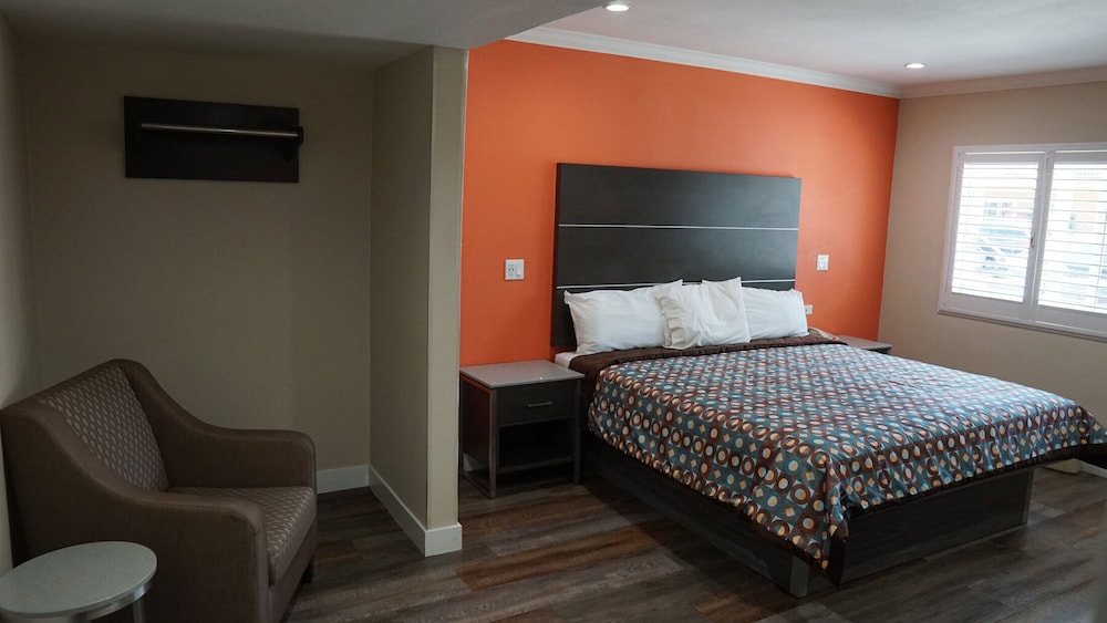 Standard Room, 1 King Bed, Non Smoking