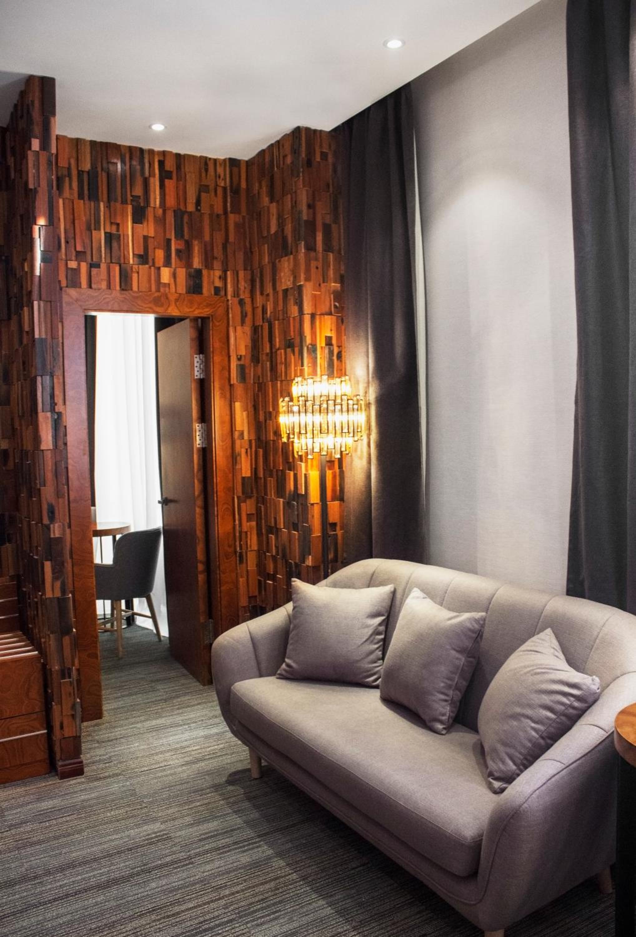 Superior King Suite
