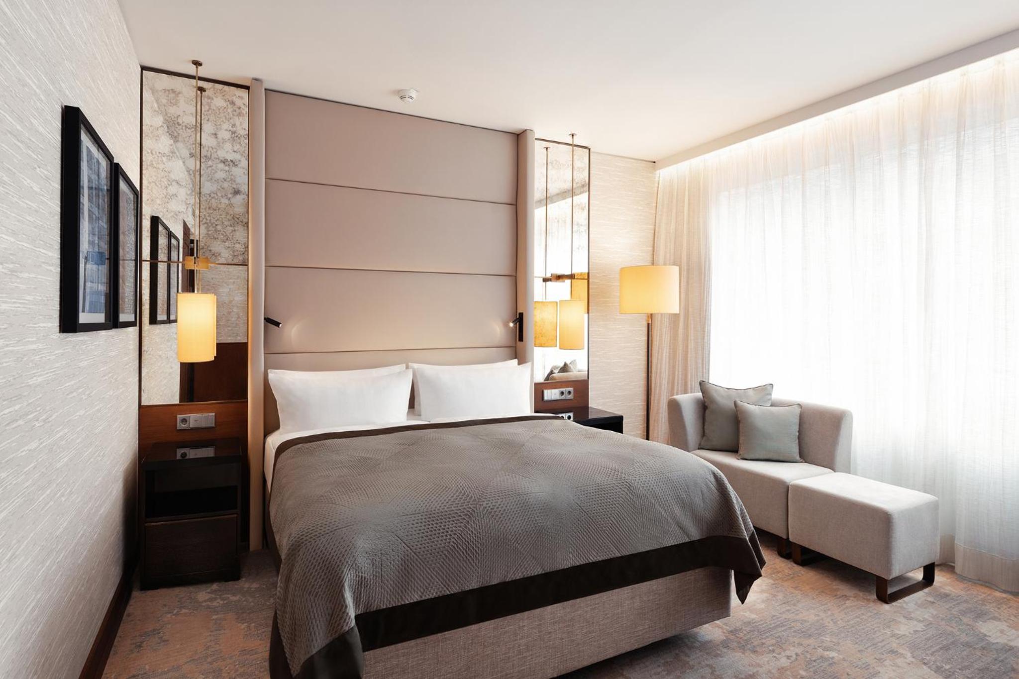 Classic King Room - Club Lounge Access