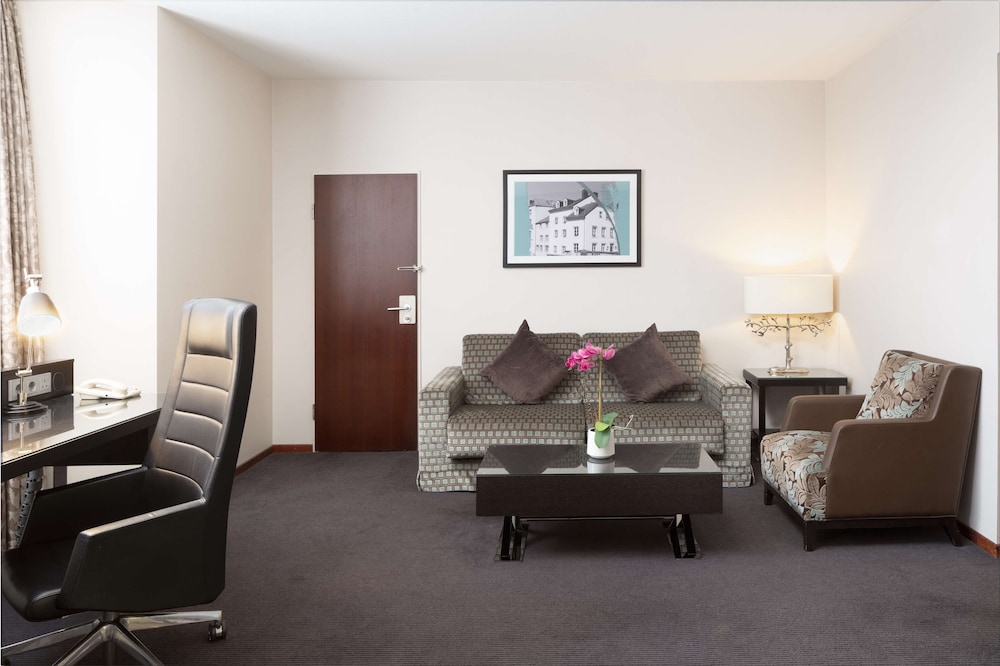 Business Room, 1 King Bed (Deluxe)