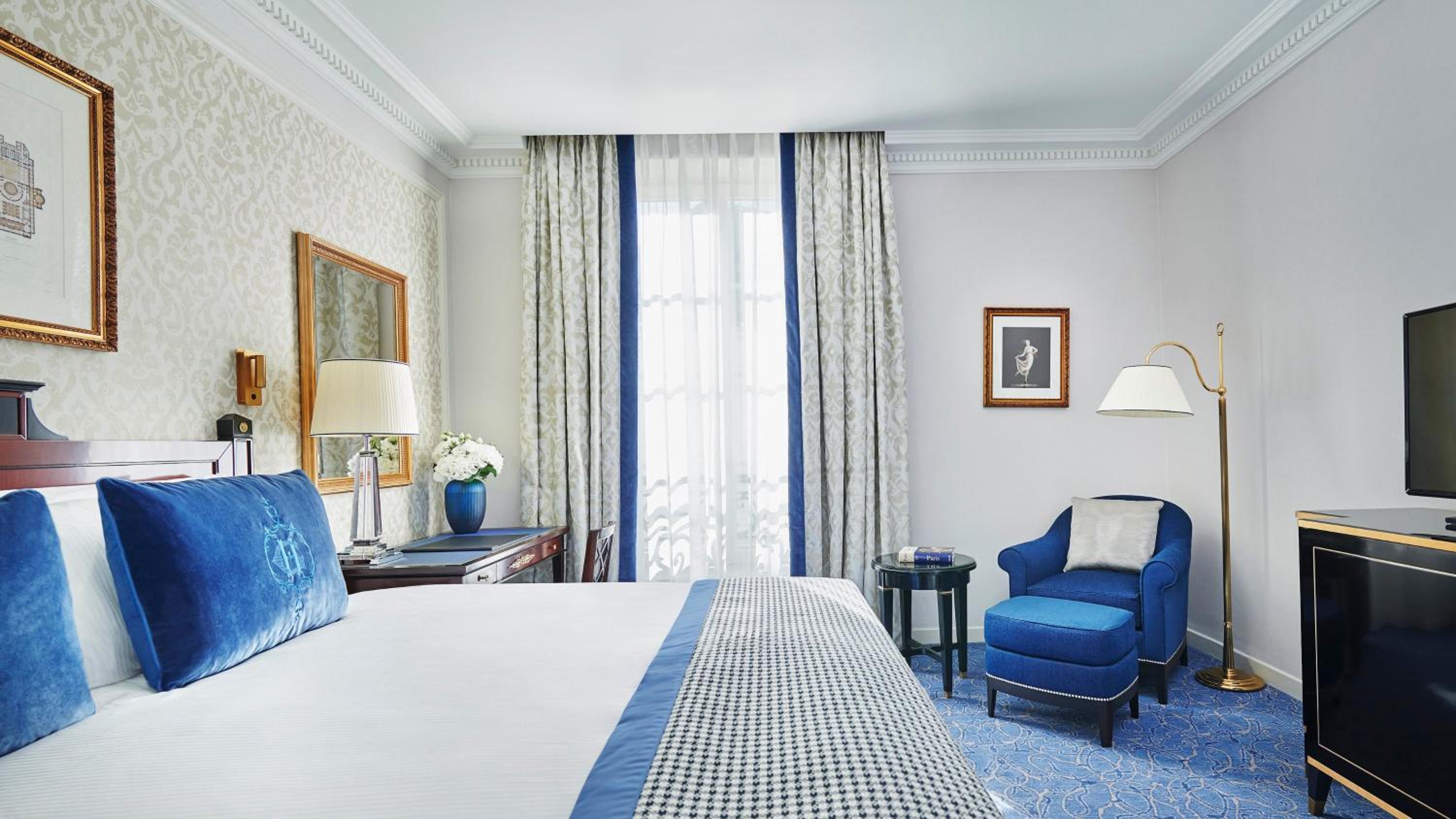 Classic Queen Room with Balcony