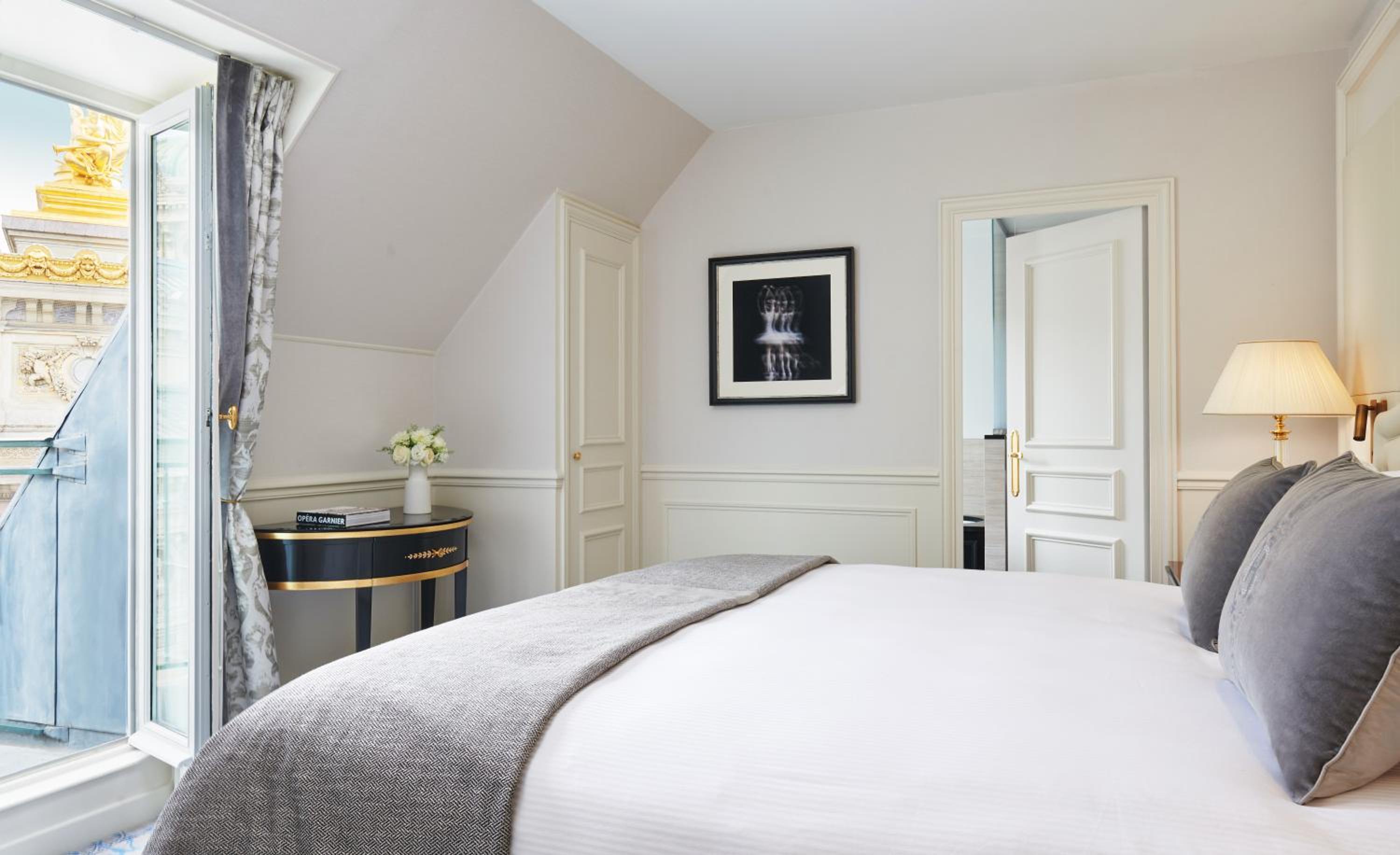 Premium King Room with Balcony and Opera View