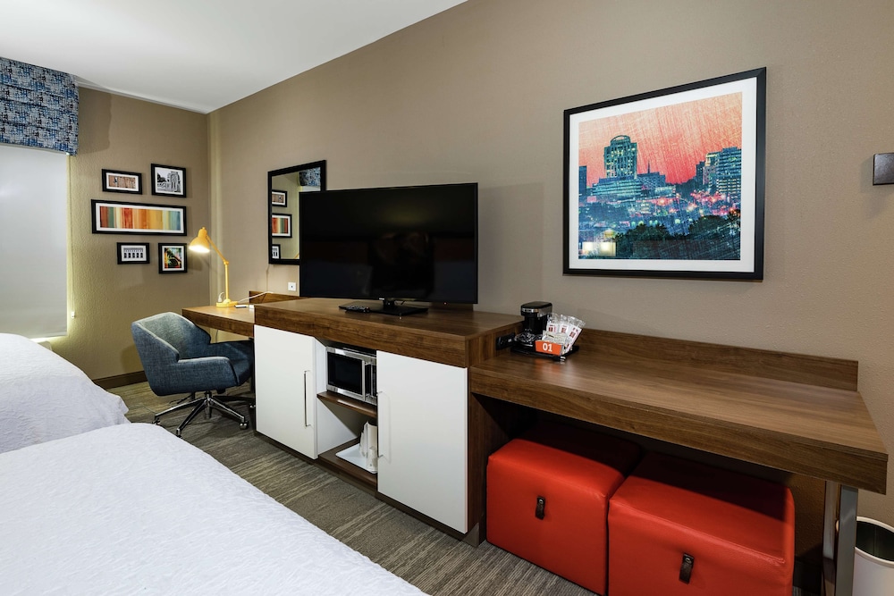 Room, 2 Queen Beds, Accessible, Bathtub