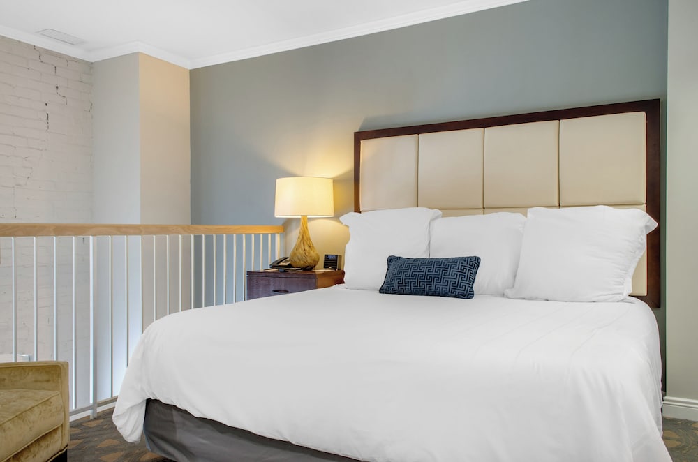 Executive Suite (Loft)