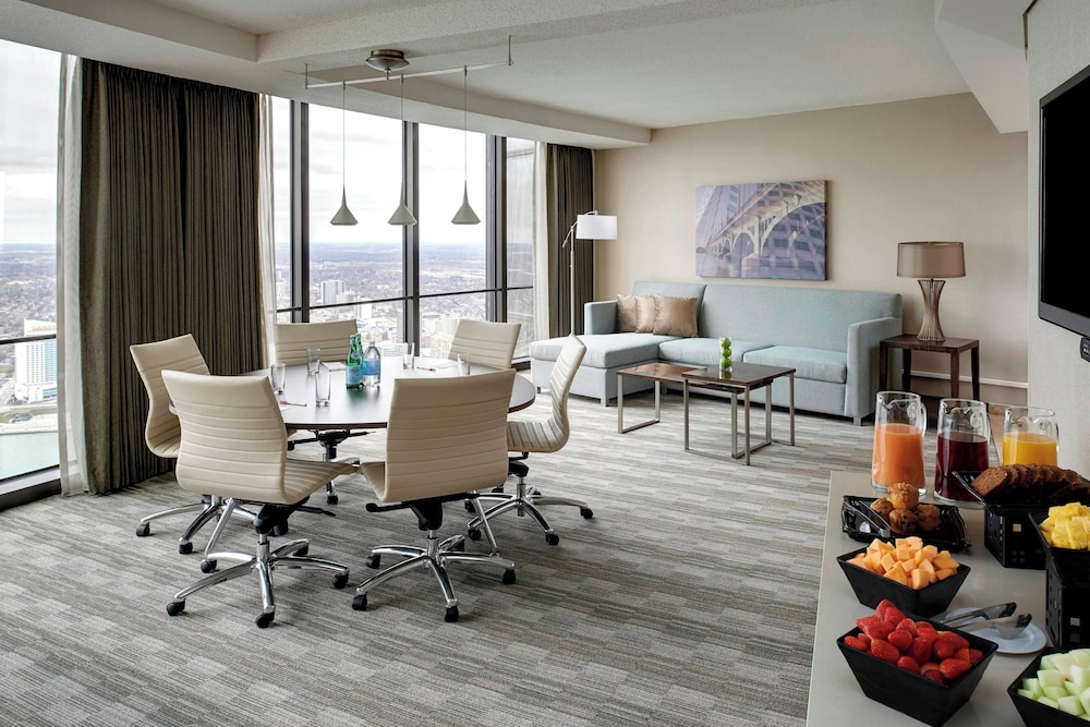 Suite, 1 King Bed, Non Smoking, City View