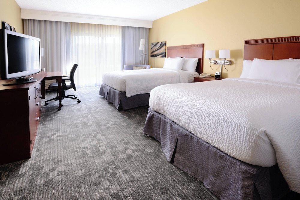 Room, 2 Double Beds (Mobility/Hearing Access, Roll-In Shwr)