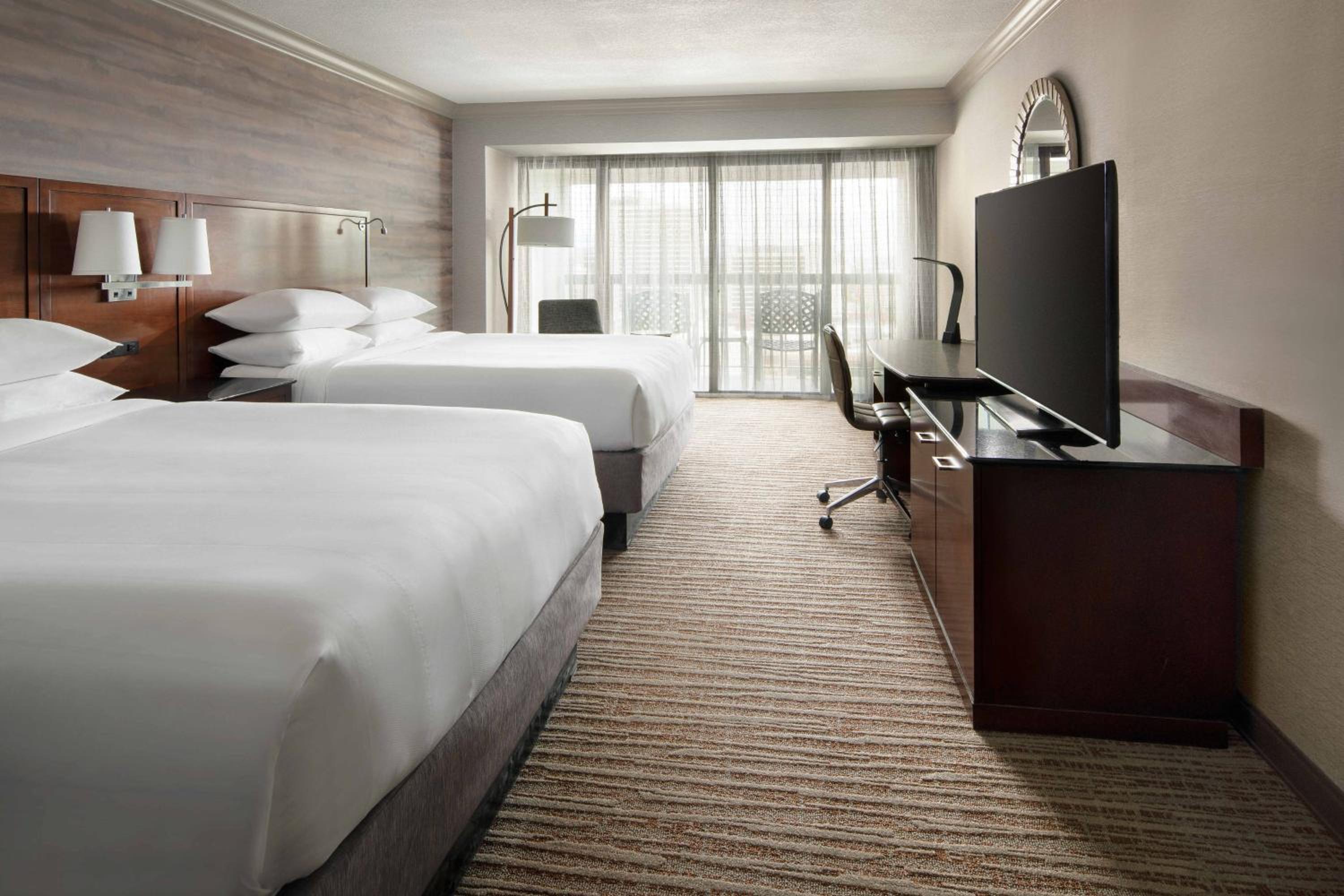 Executive High Floor Room, 2 Queen Beds with Balcony