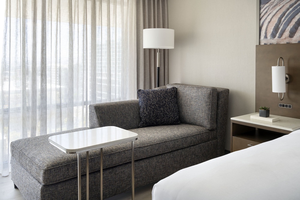 Deluxe Room, 1 King Bed