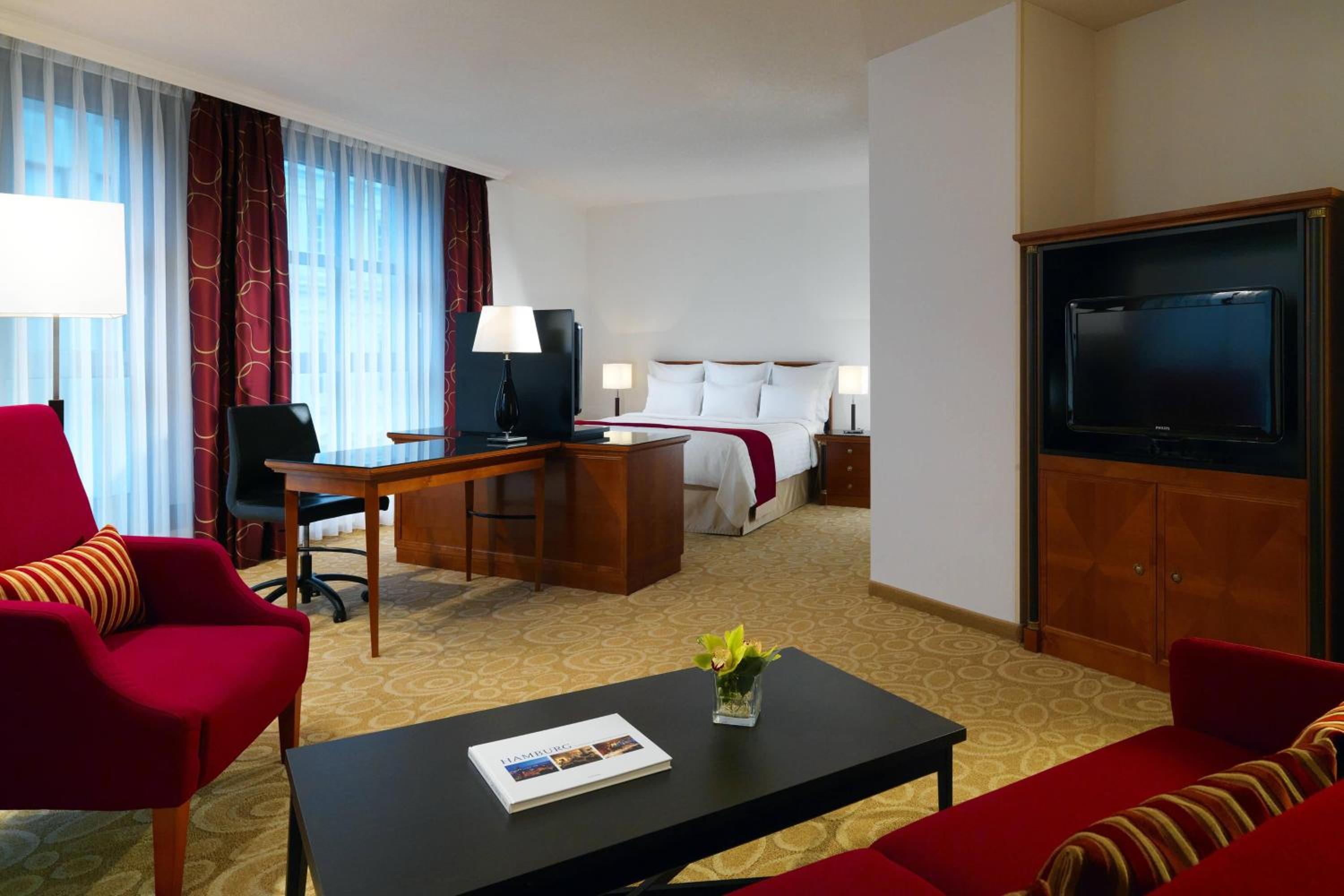 Studio Suite, Executive lounge access, Larger Studio, Sofa bed