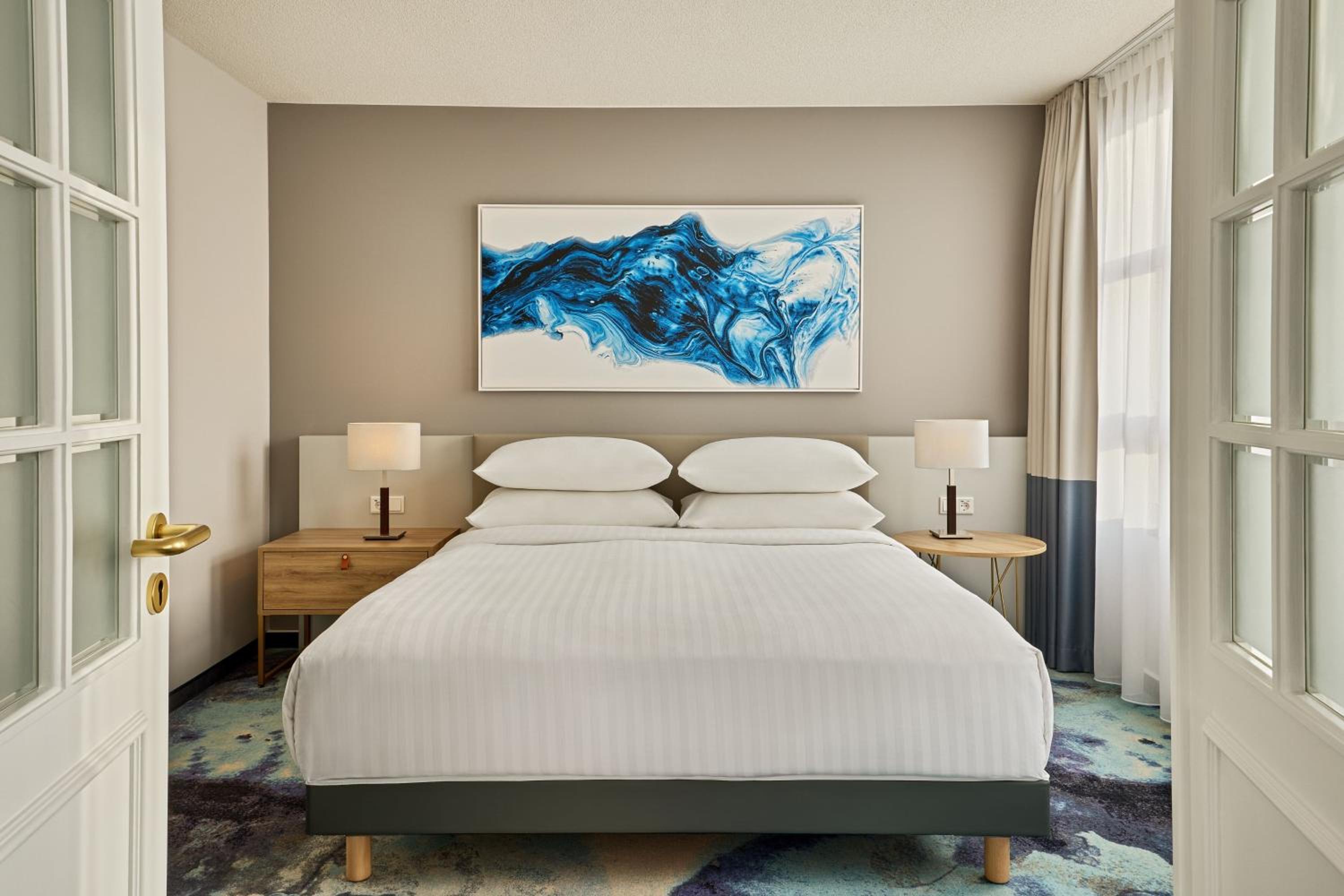 Junior Suite with King Bed and Sofa Bed - Lounge Access