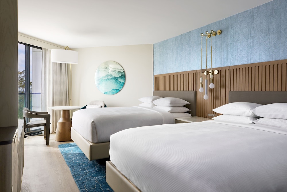 Room, 2 Queen Beds (Mobility Accessible, Roll-in Shower)