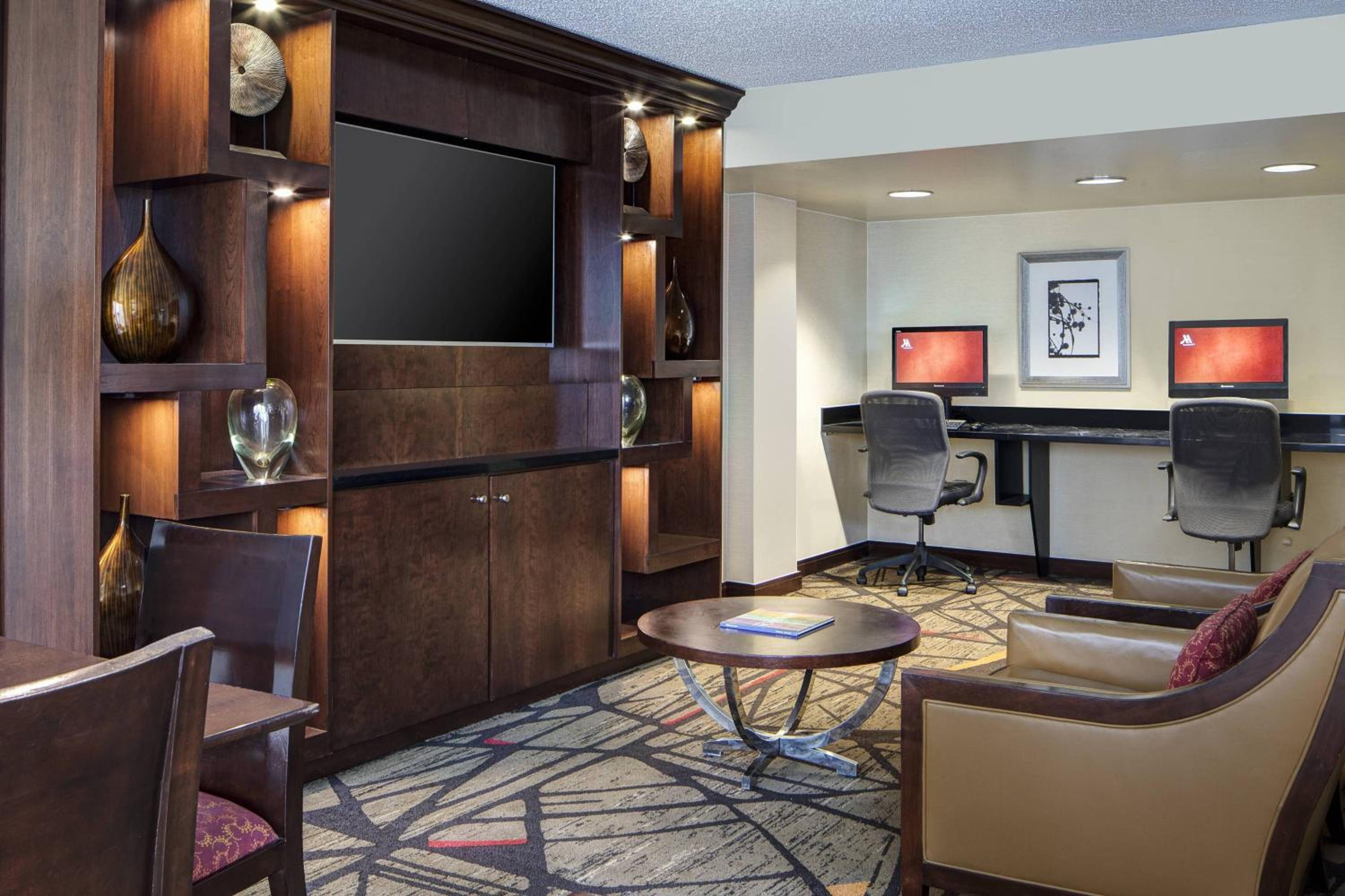 Concierge Level Guest Room, King Bed