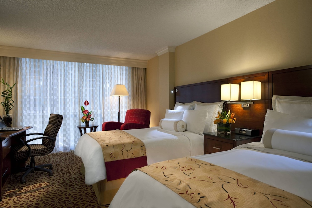 Deluxe Room, 2 Double Beds (Mobility/Hearing Access, Roll-In Shwr)