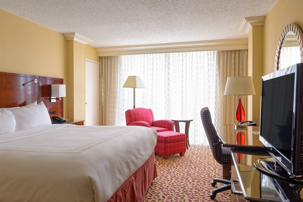 Room, 1 King Bed (Mobility Accessible, Roll-In Shower)