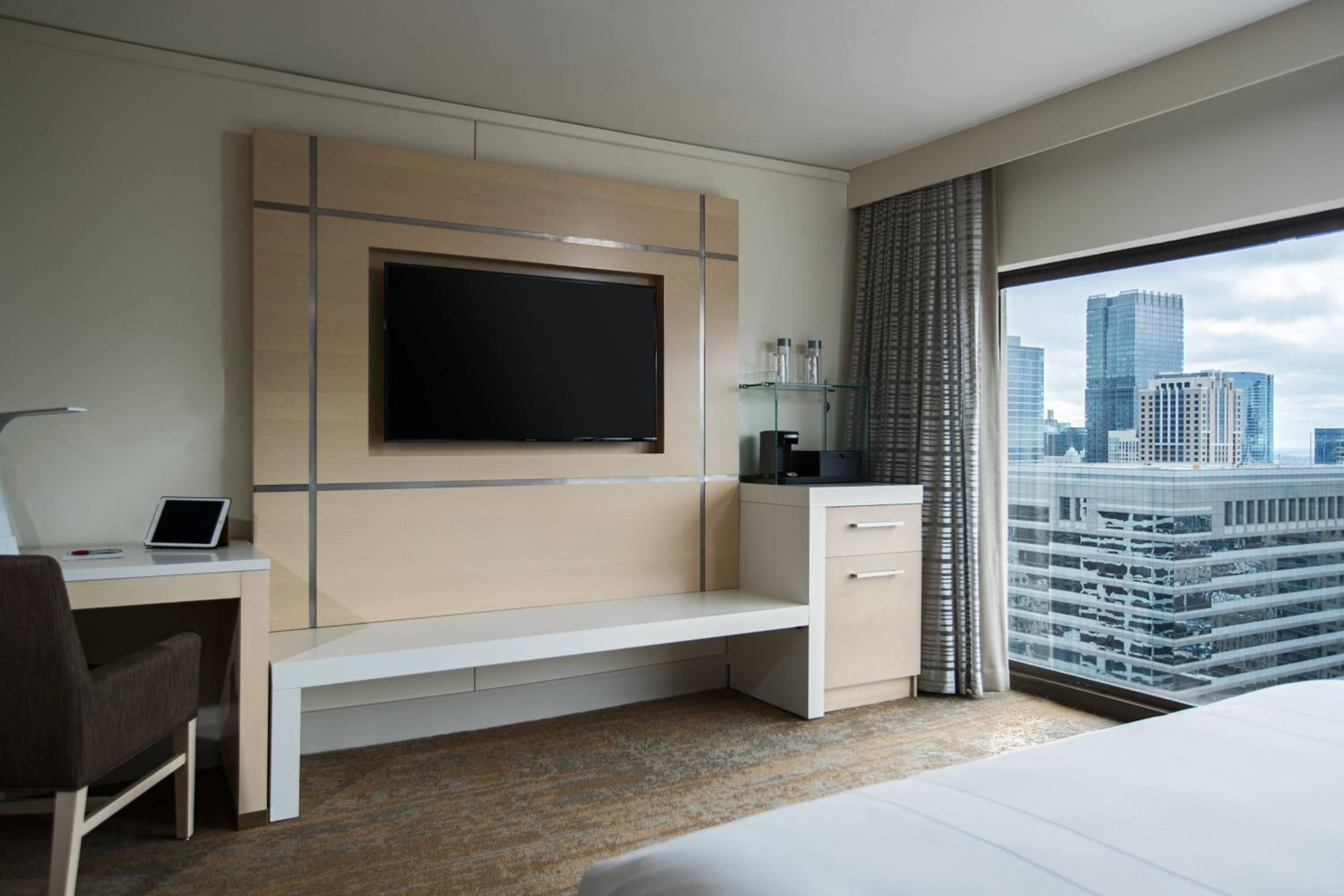 King Room with City View - High Floor/Mobility Accessible with Roll-In Shower