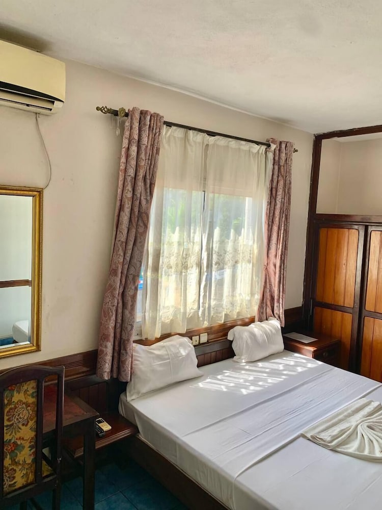 Junior Suite, 1 King Bed with Sofa bed, Smoking