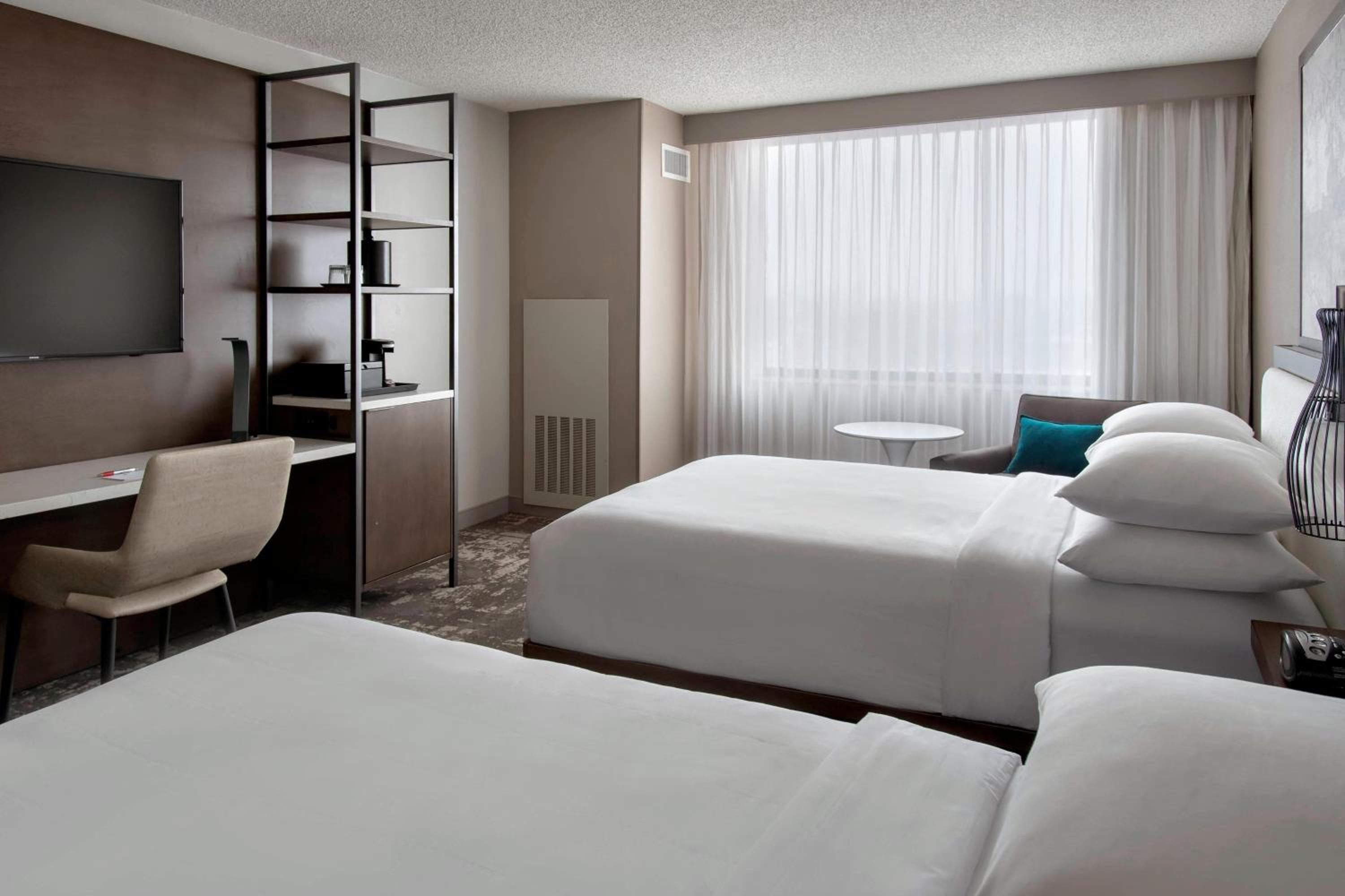 Queen Room with Two Queen Beds and Adapted Tub - Mobility Accessible