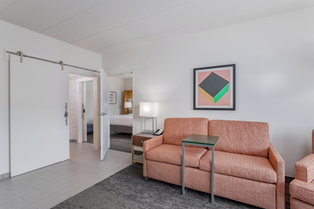 Premium Room, 1 King Bed, Accessible (Communications, Roll-In Shower)
