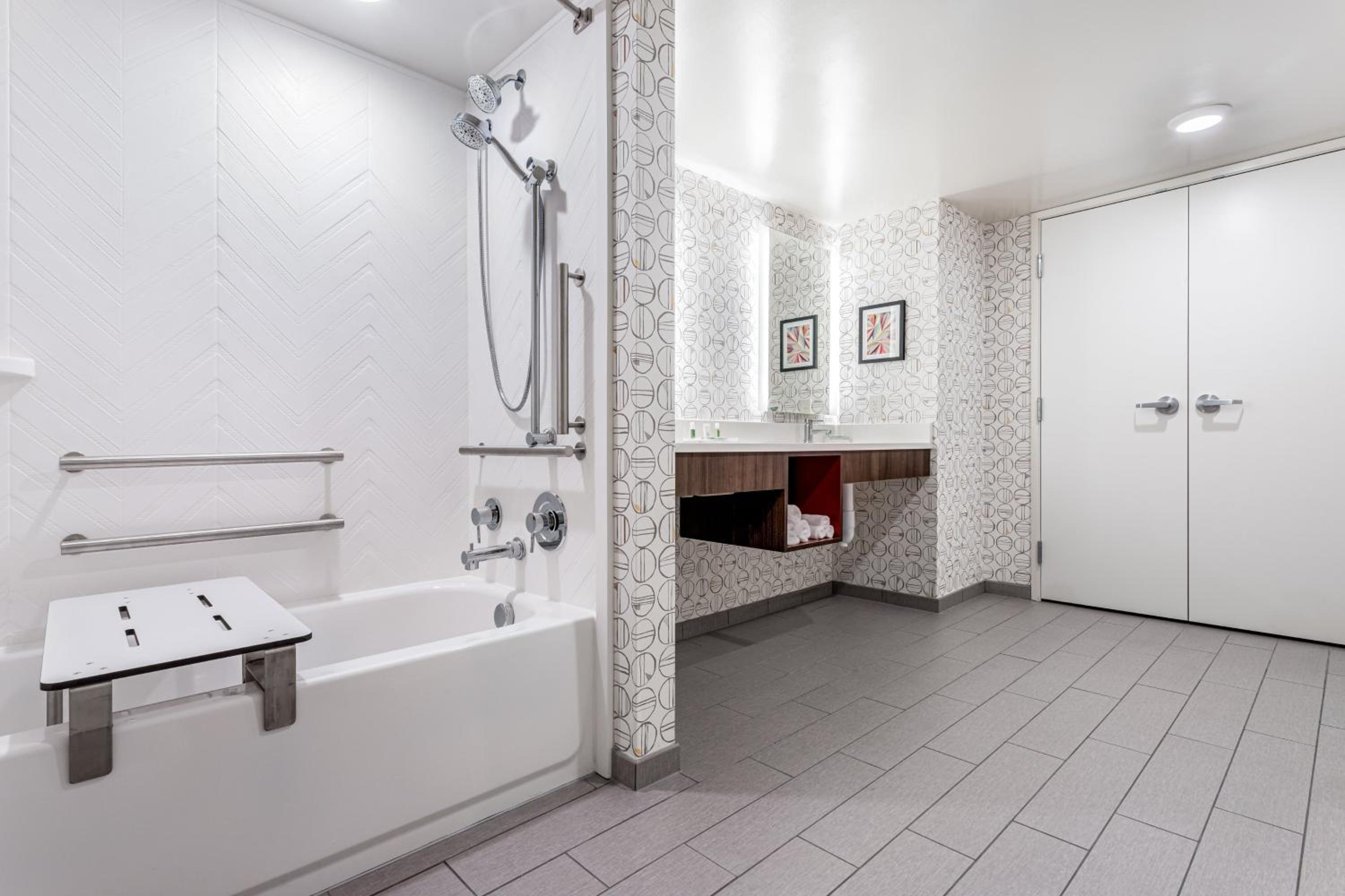 Suite - Two beds- Mobility access